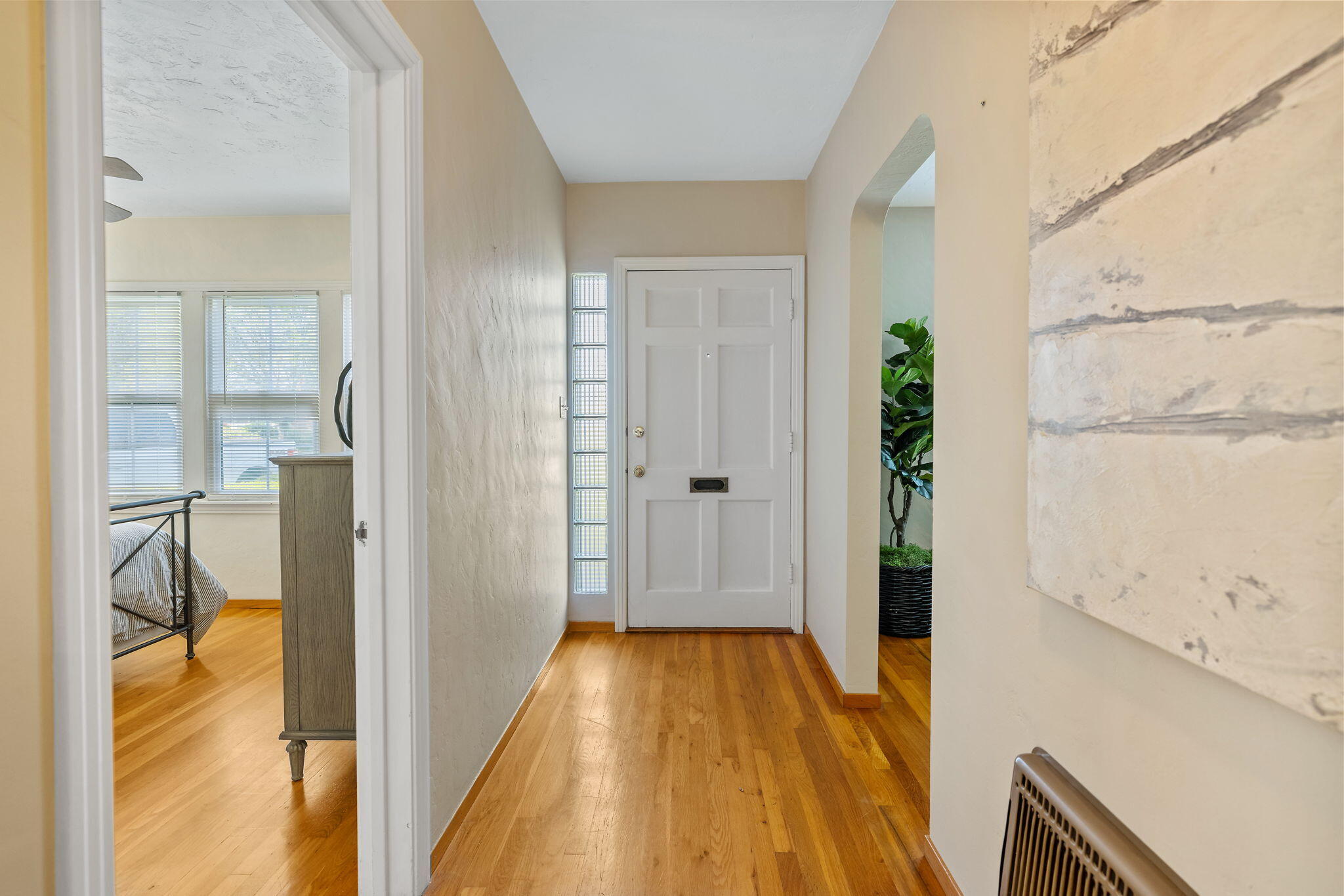 1703 W Kaweah Ave, Visalia, CA 93277