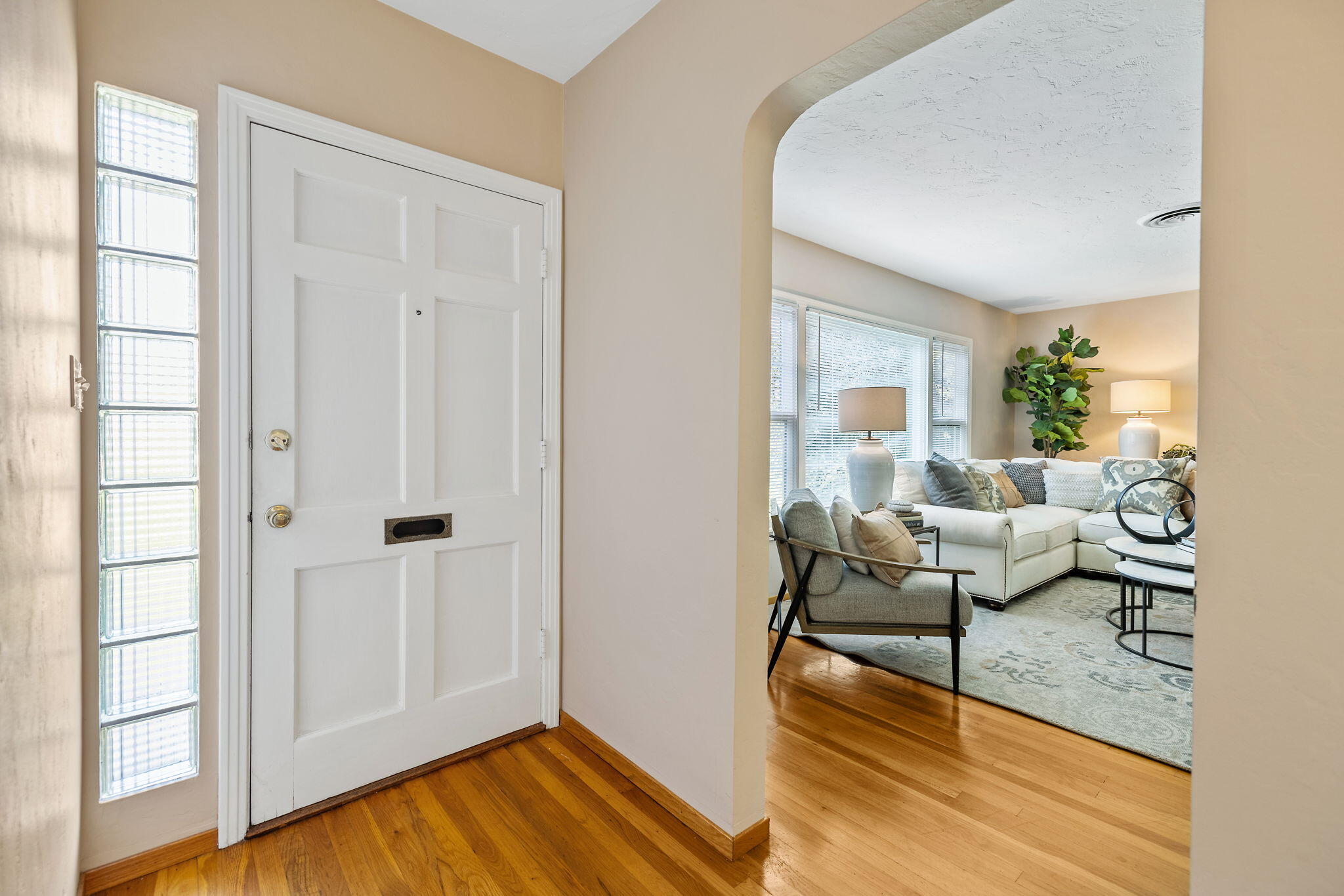 1703 W Kaweah Ave, Visalia, CA 93277