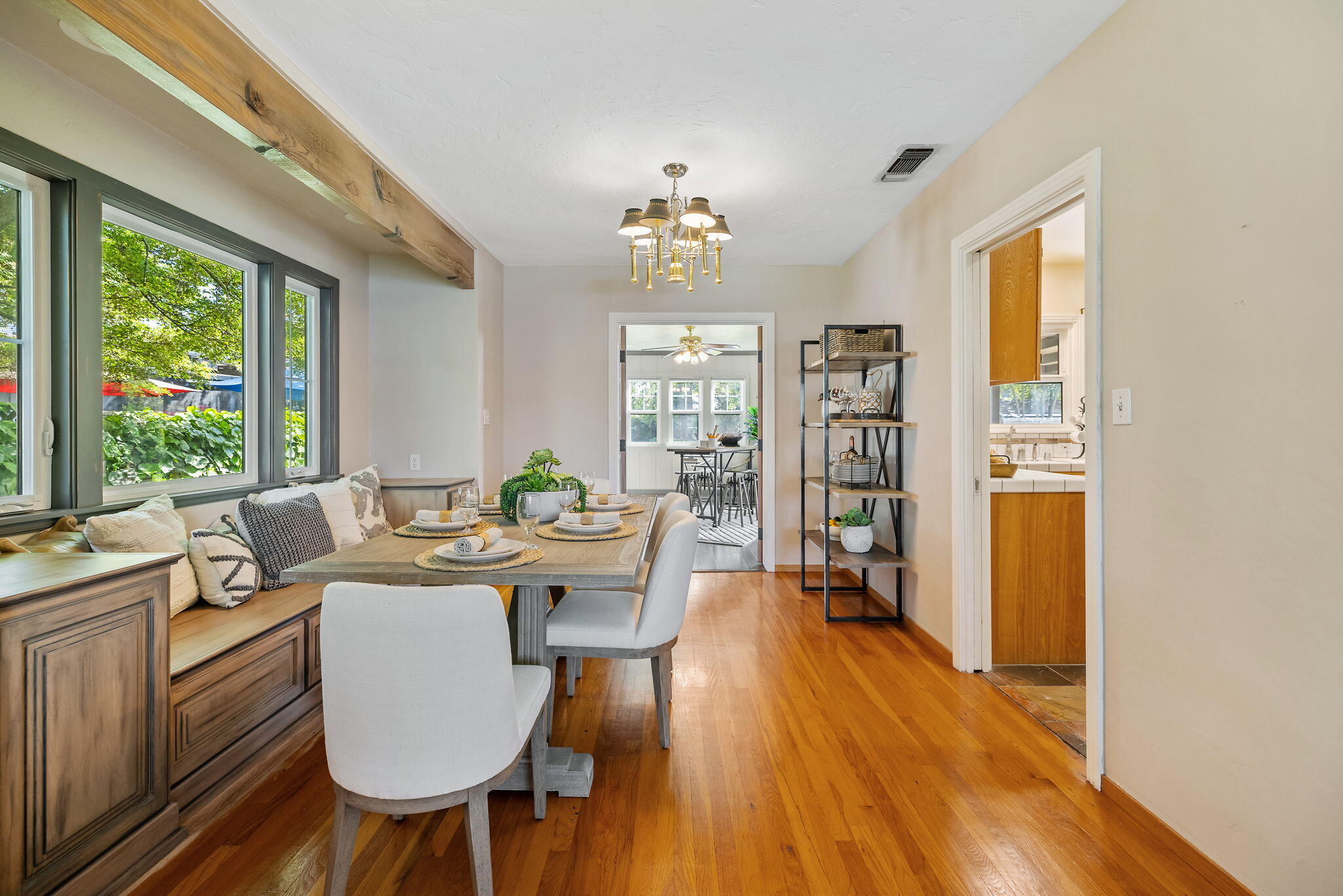 1703 W Kaweah Ave, Visalia, CA 93277