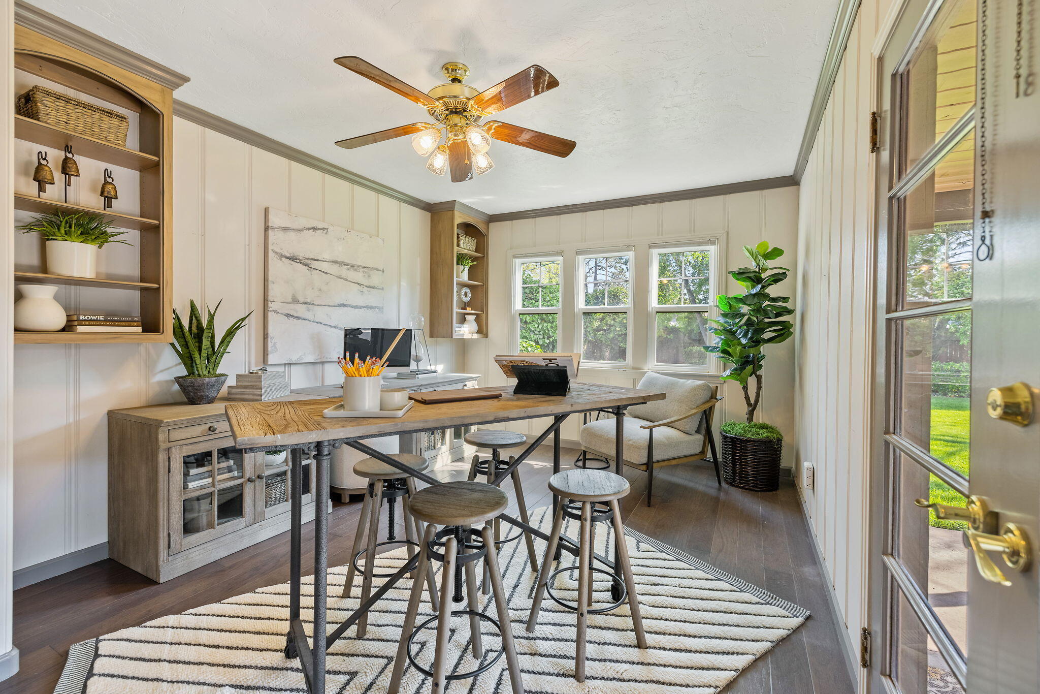 1703 W Kaweah Ave, Visalia, CA 93277