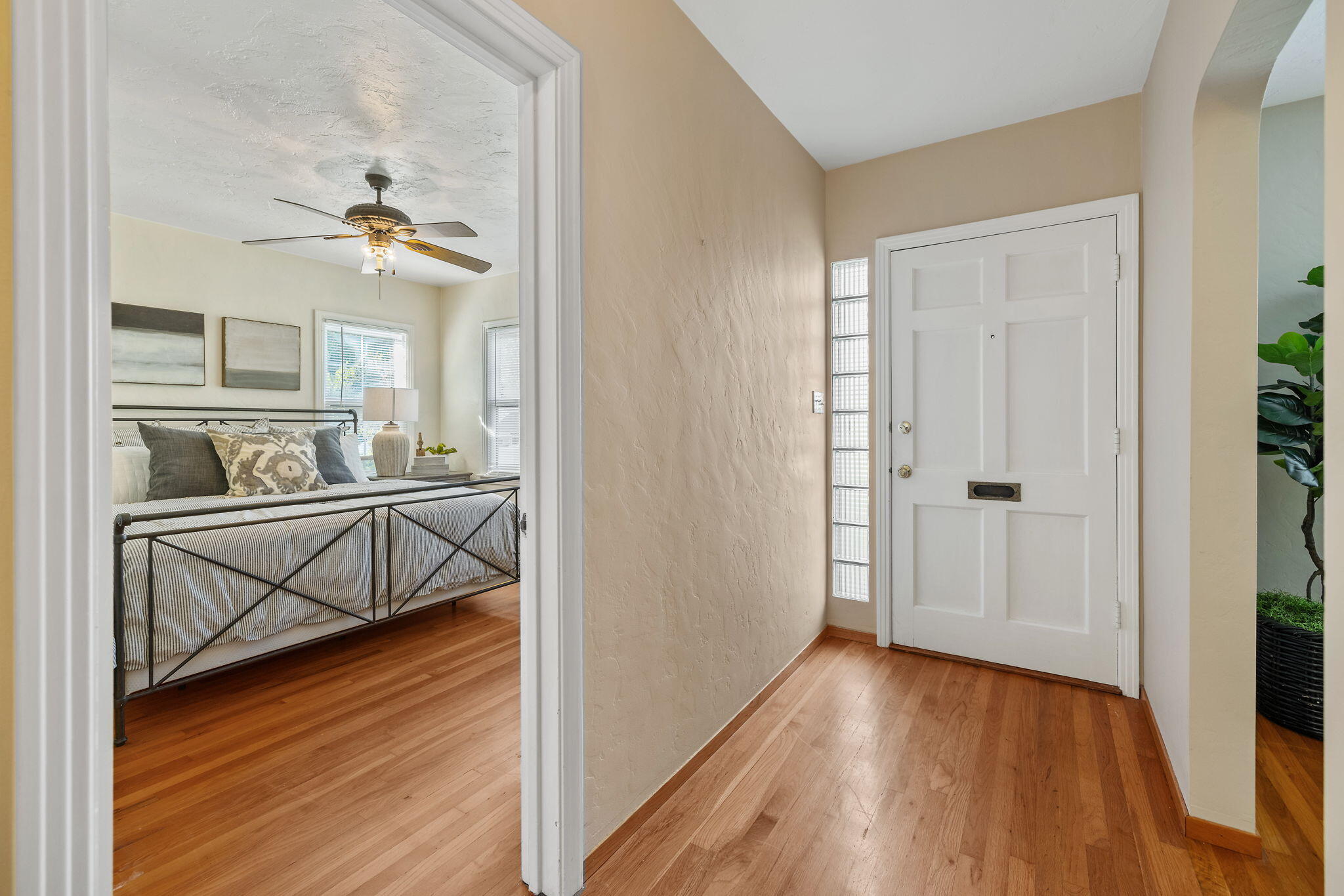 1703 W Kaweah Ave, Visalia, CA 93277