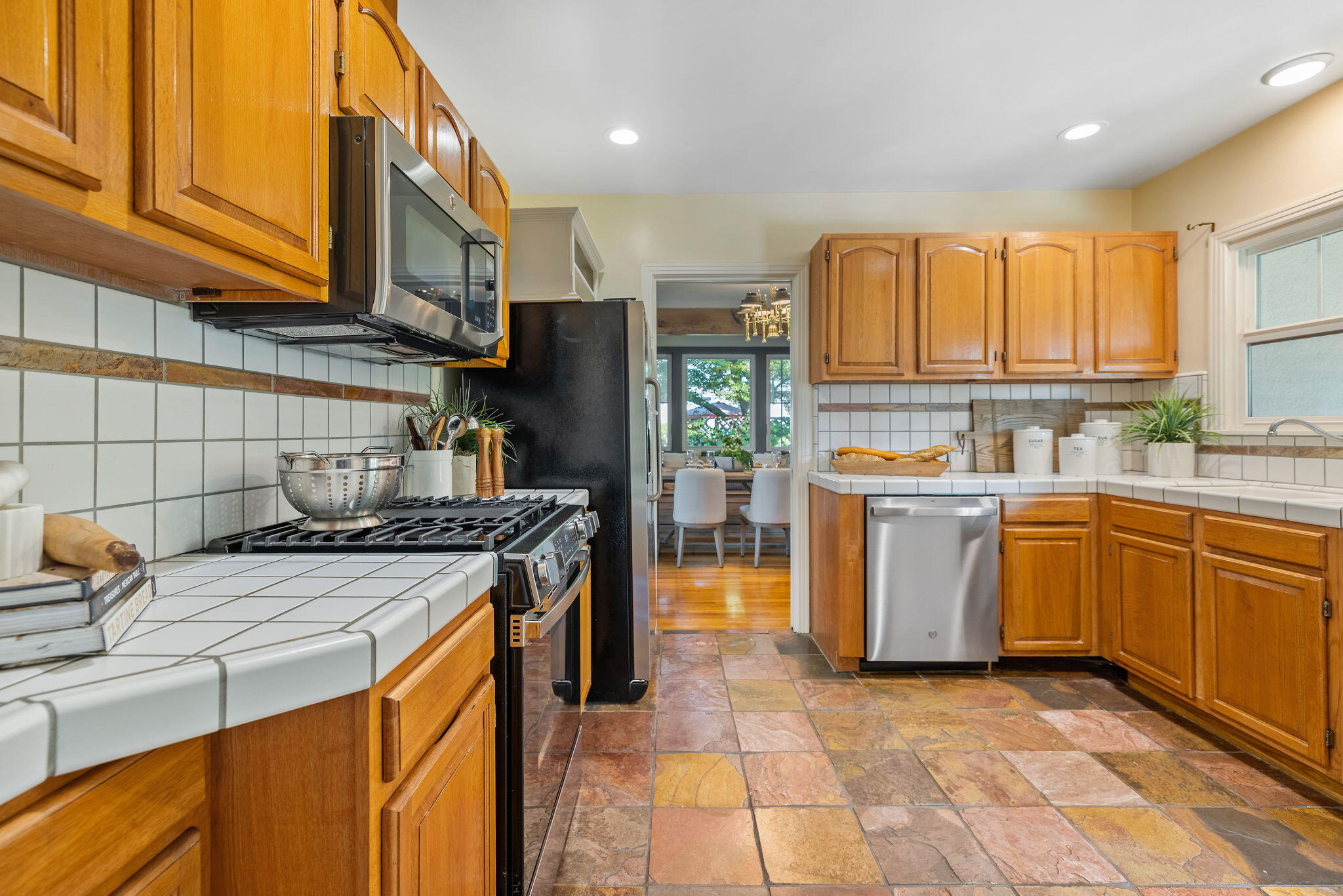 1703 W Kaweah Ave, Visalia, CA 93277