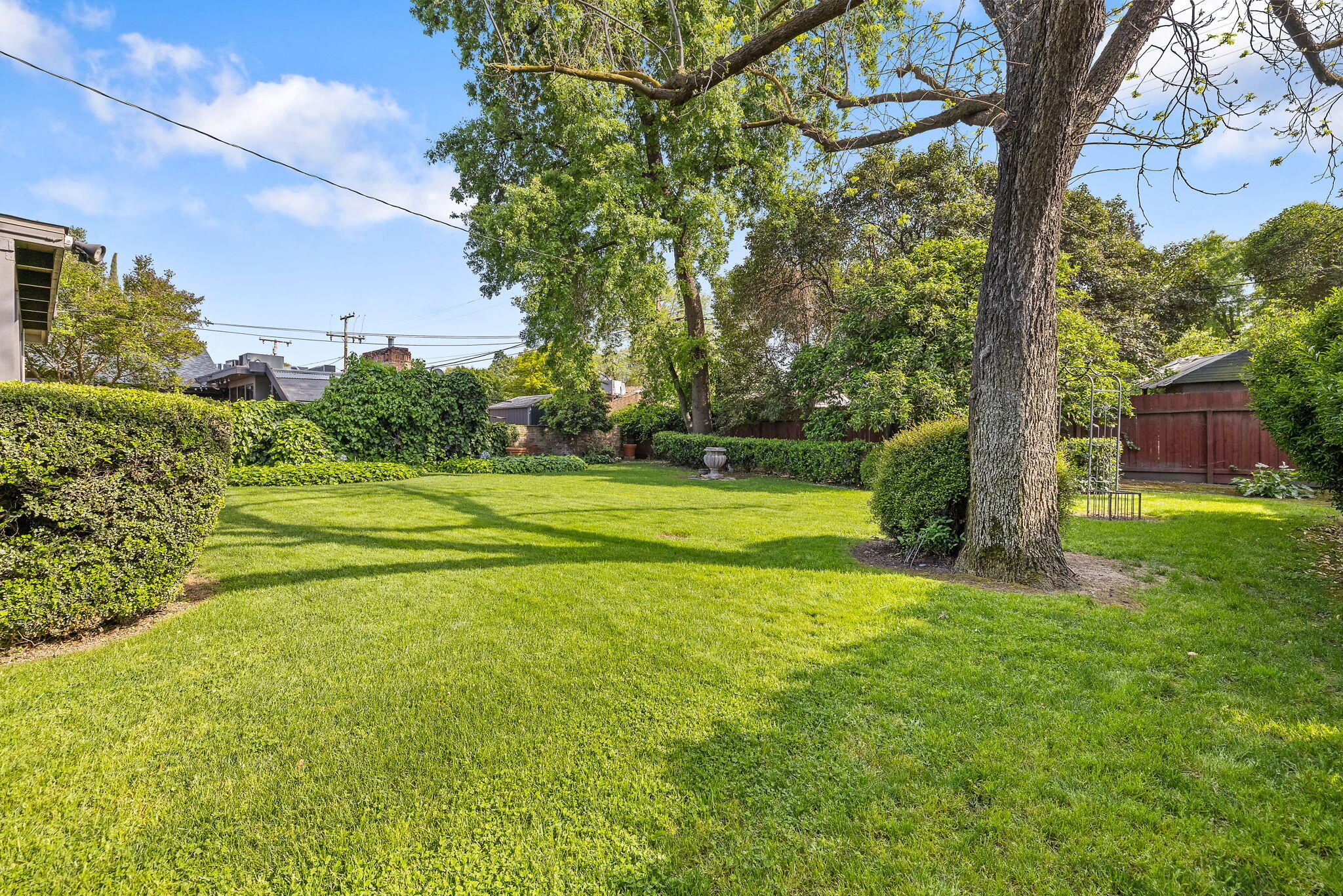 1703 W Kaweah Ave, Visalia, CA 93277