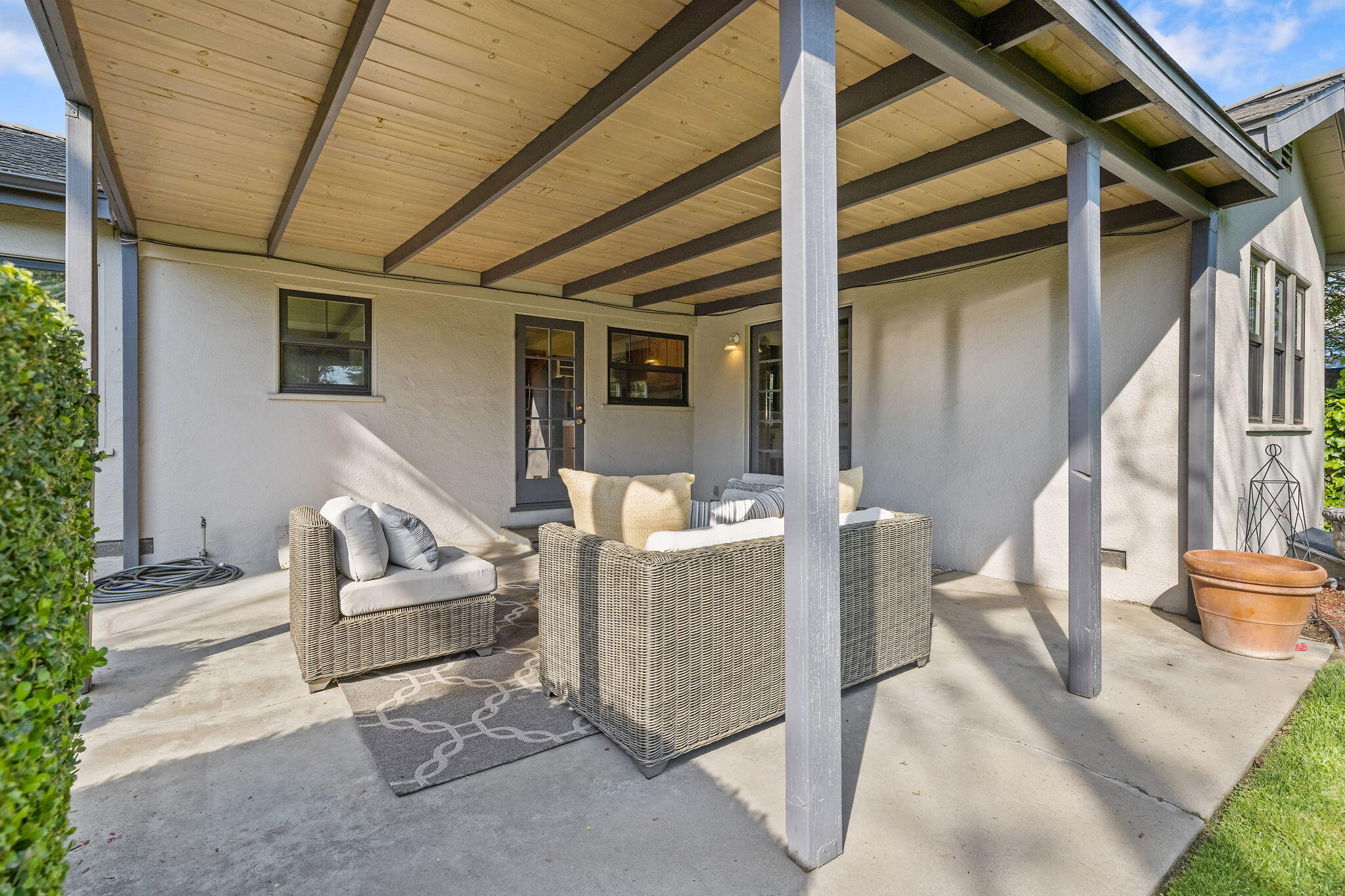 1703 W Kaweah Ave, Visalia, CA 93277