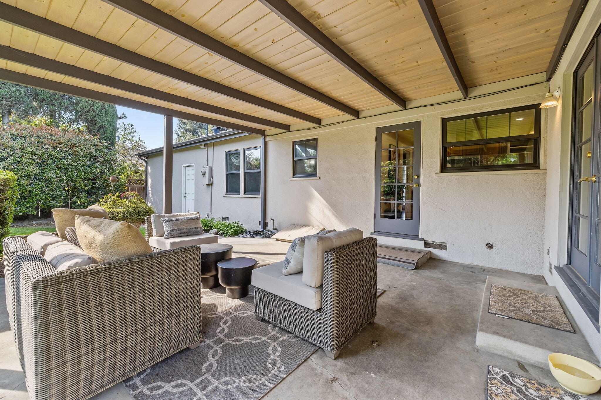 1703 W Kaweah Ave, Visalia, CA 93277