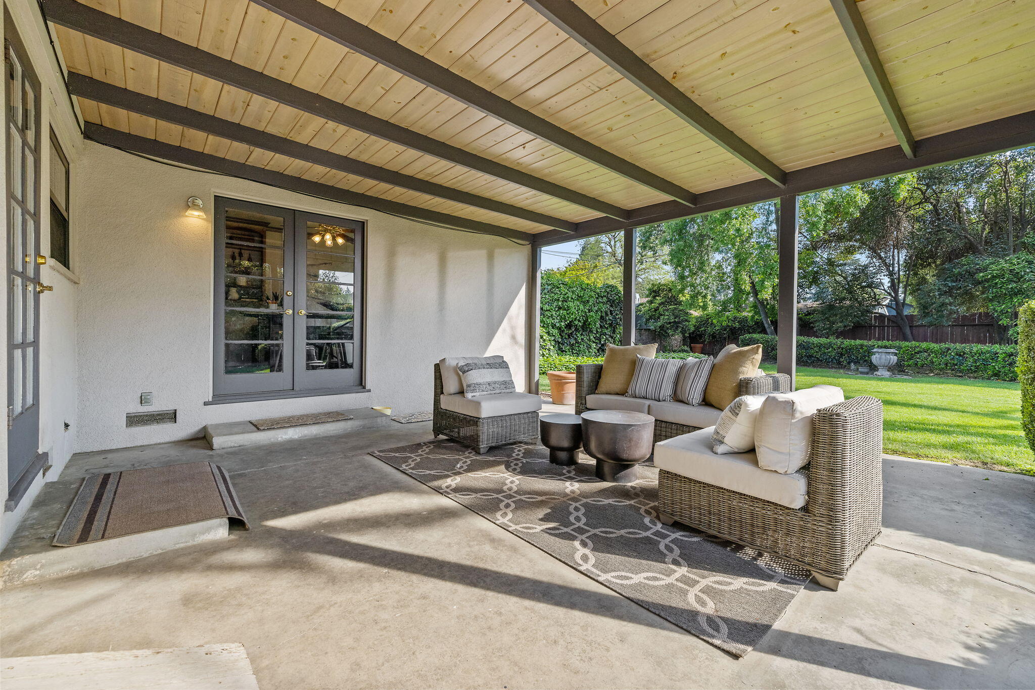 1703 W Kaweah Ave, Visalia, CA 93277