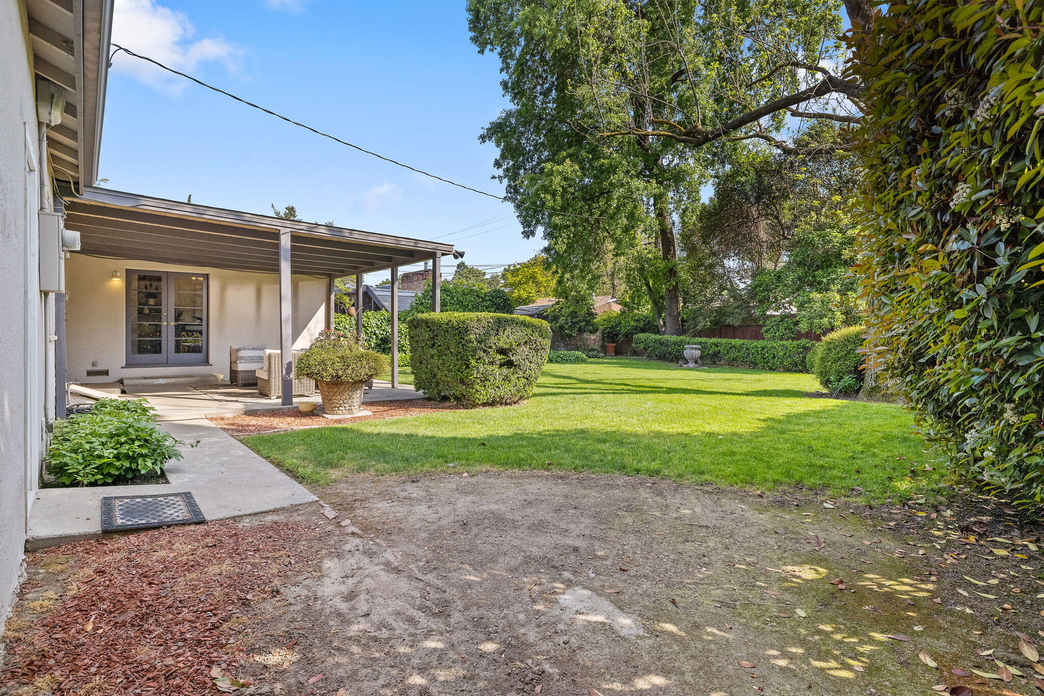 1703 W Kaweah Ave, Visalia, CA 93277