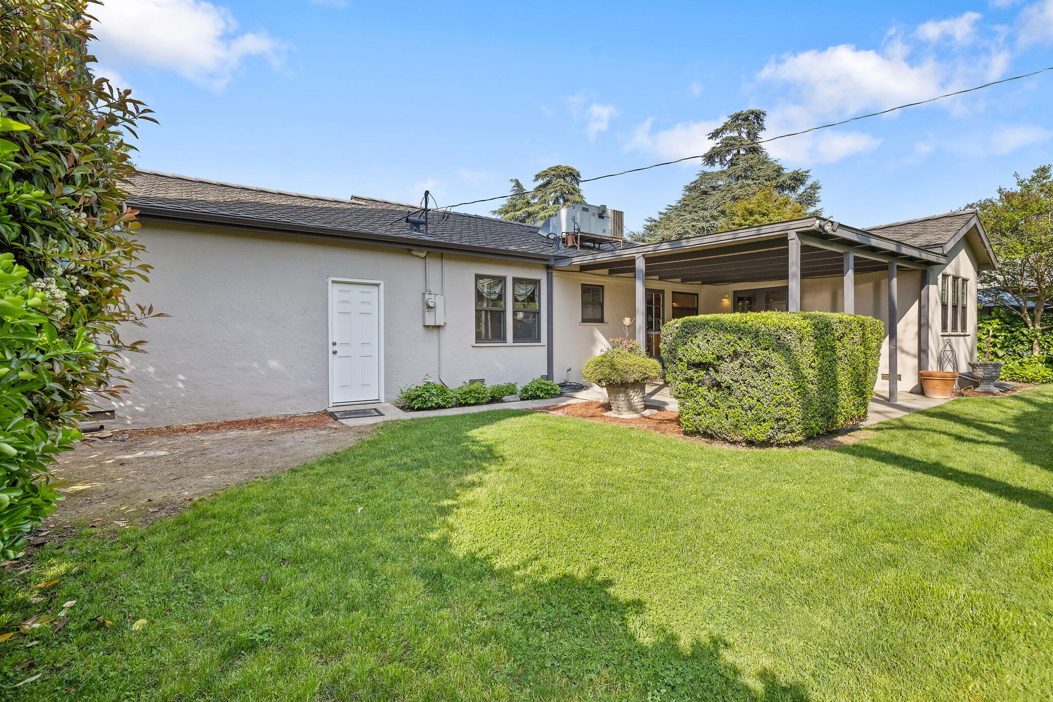 1703 W Kaweah Ave, Visalia, CA 93277