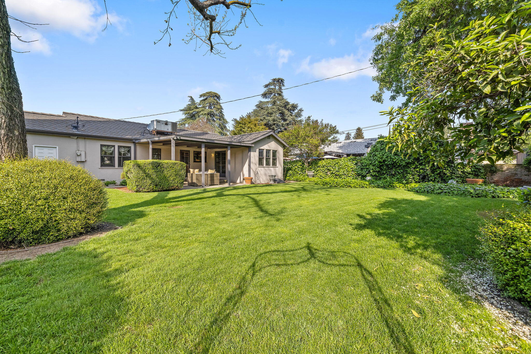 1703 W Kaweah Ave, Visalia, CA 93277