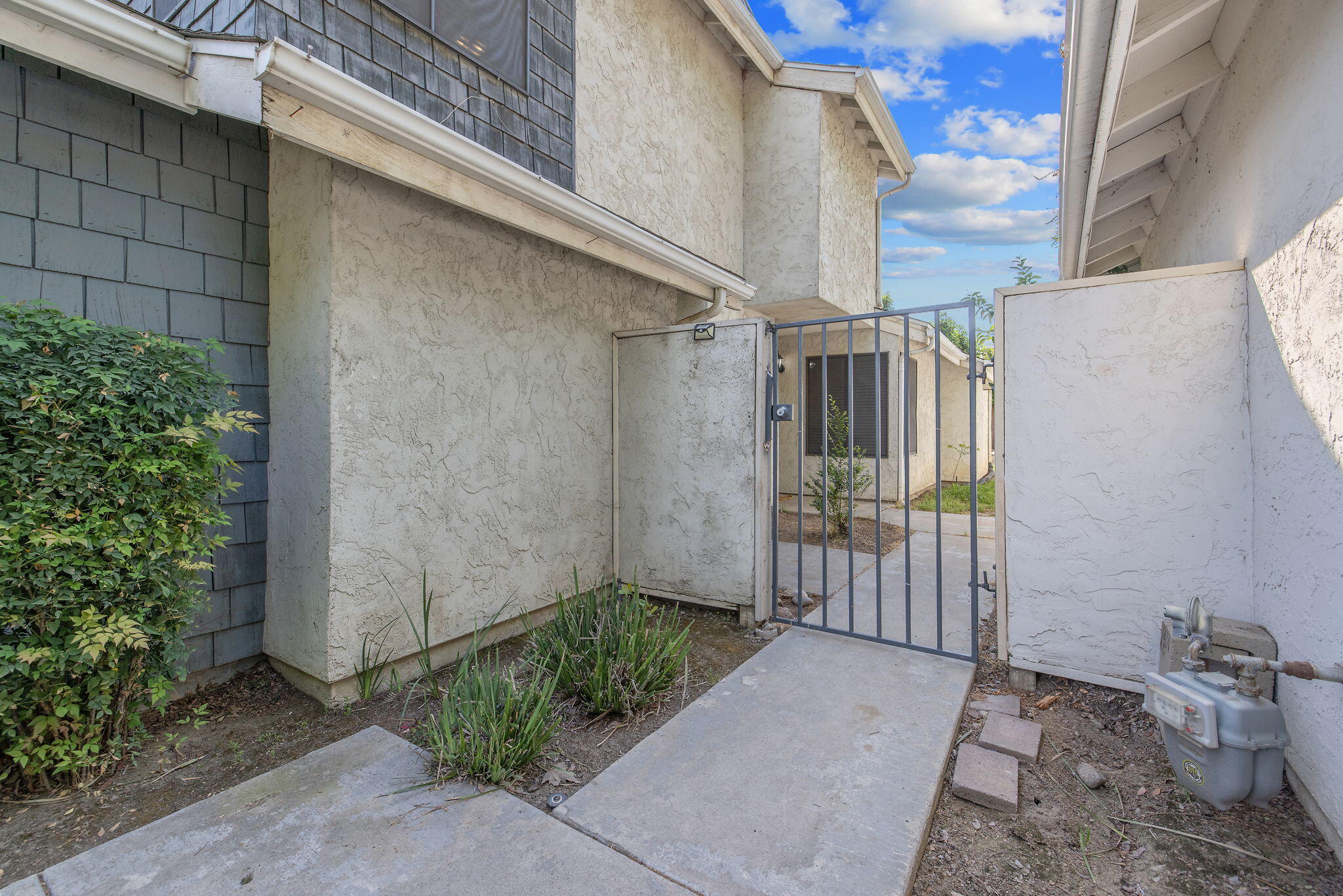 1907 E Vine Ave, Visalia, CA 93292