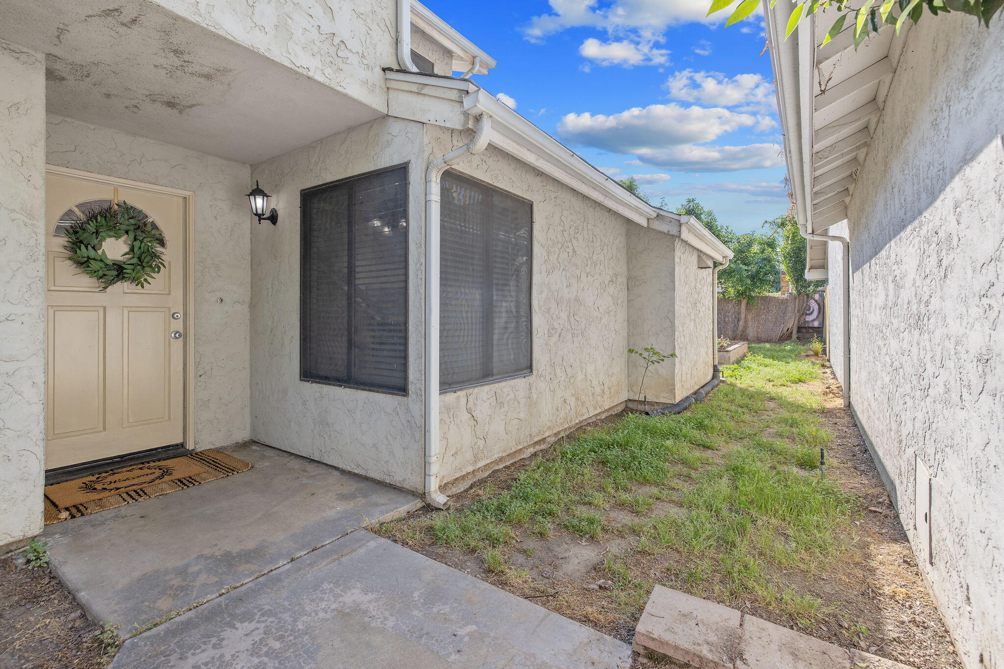 1907 E Vine Ave, Visalia, CA 93292