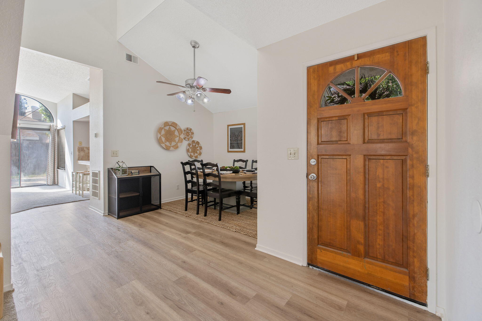 1907 E Vine Ave, Visalia, CA 93292