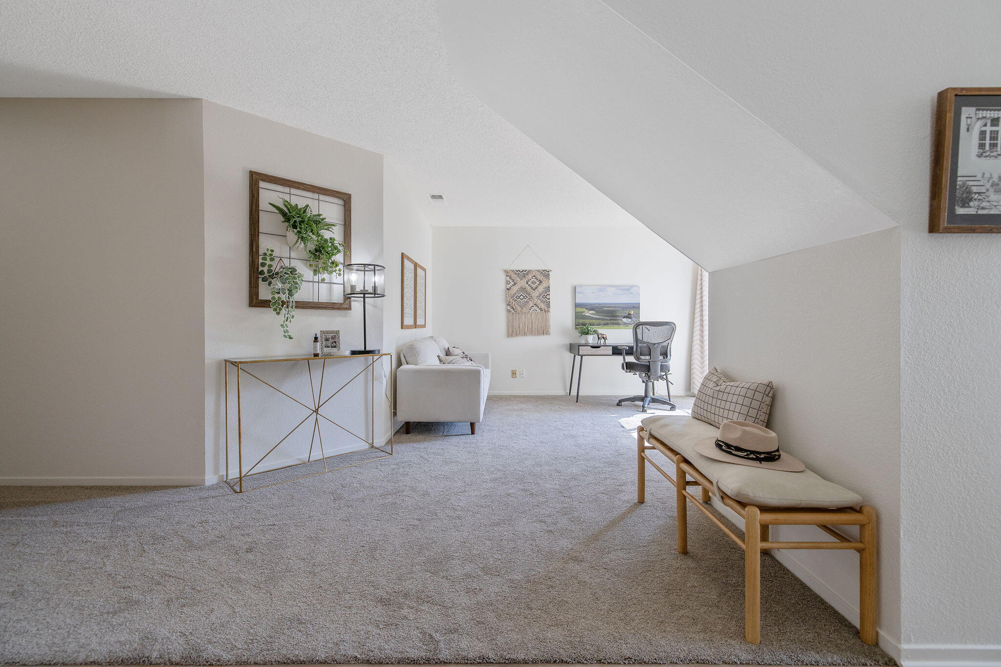 1907 E Vine Ave, Visalia, CA 93292