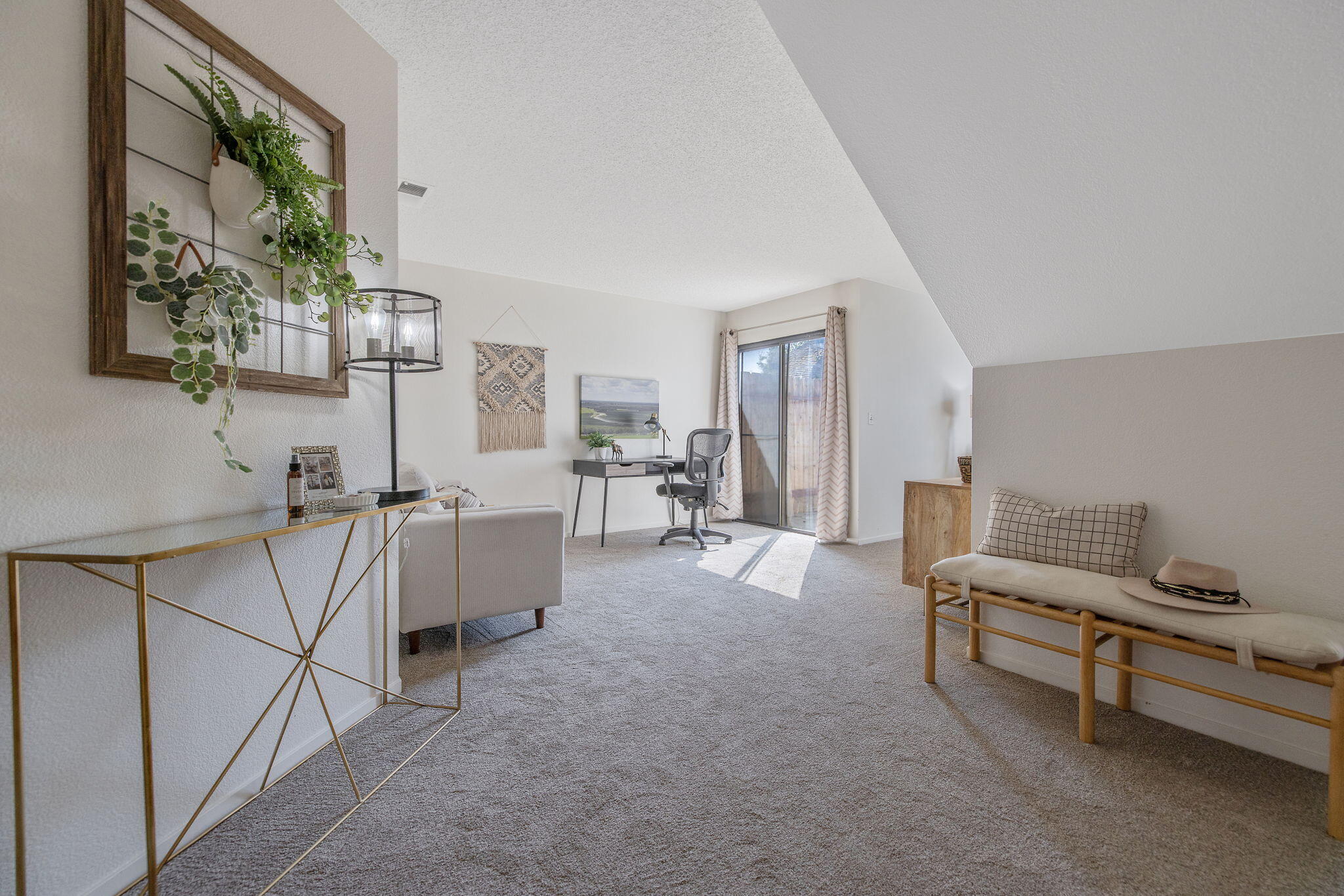 1907 E Vine Ave, Visalia, CA 93292