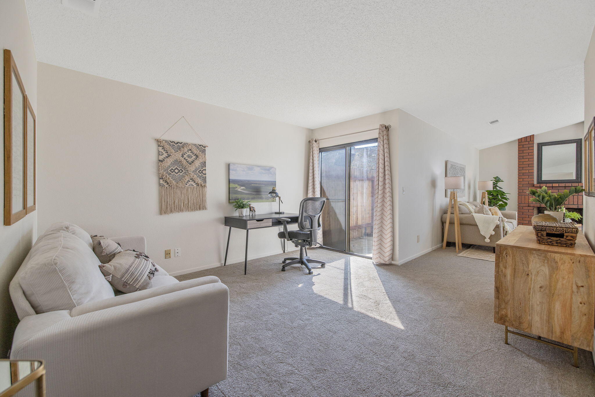 1907 E Vine Ave, Visalia, CA 93292