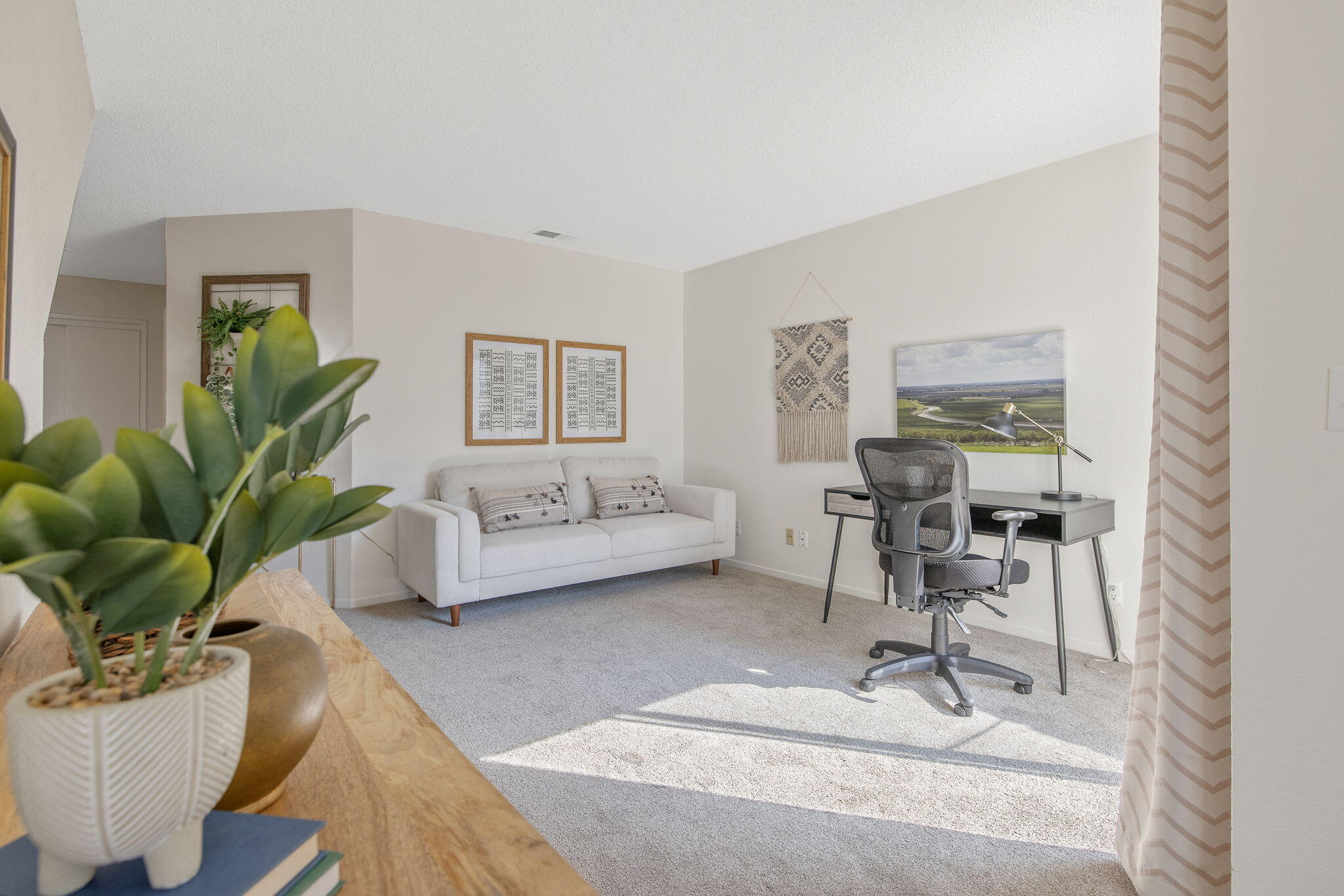 1907 E Vine Ave, Visalia, CA 93292