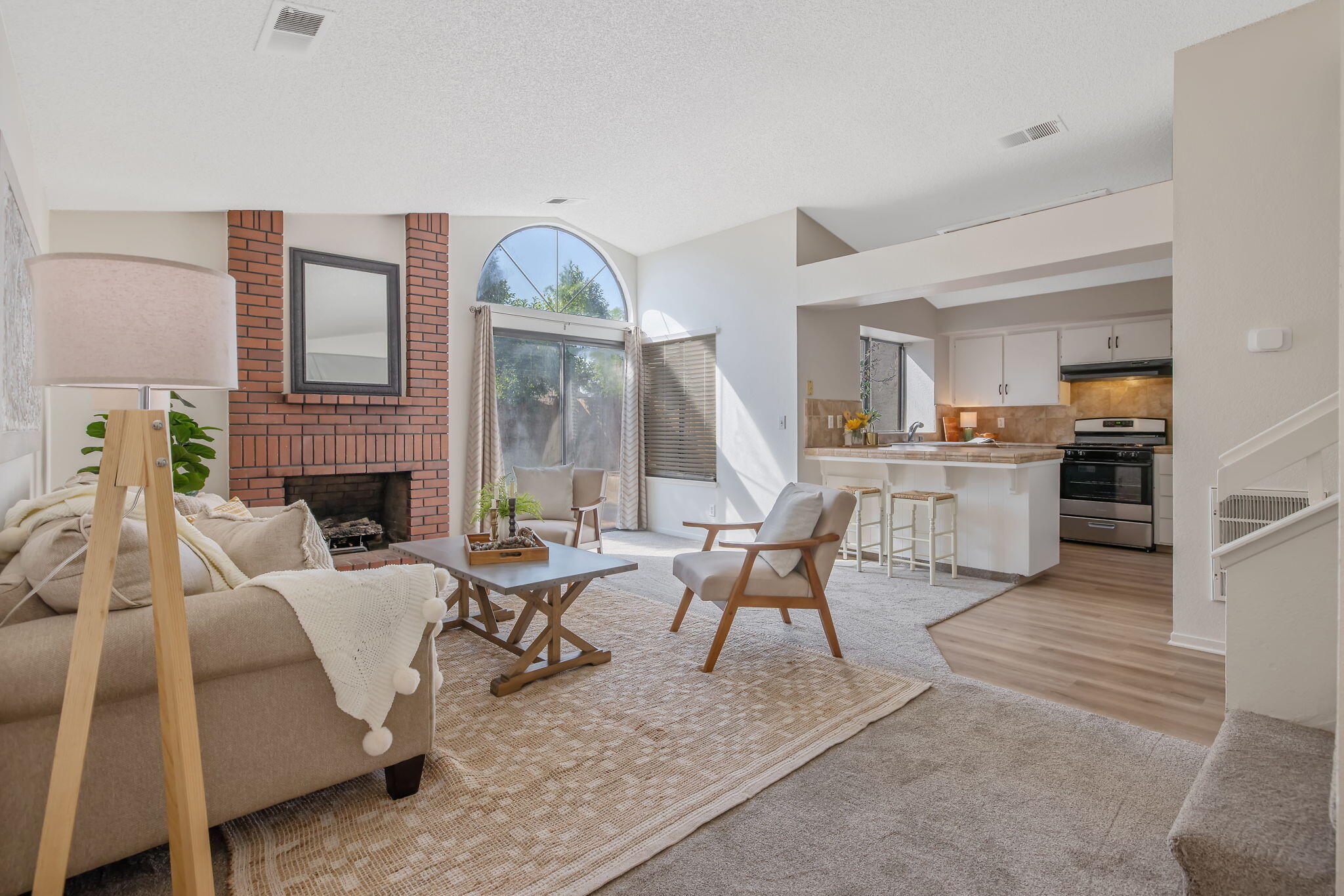 1907 E Vine Ave, Visalia, CA 93292