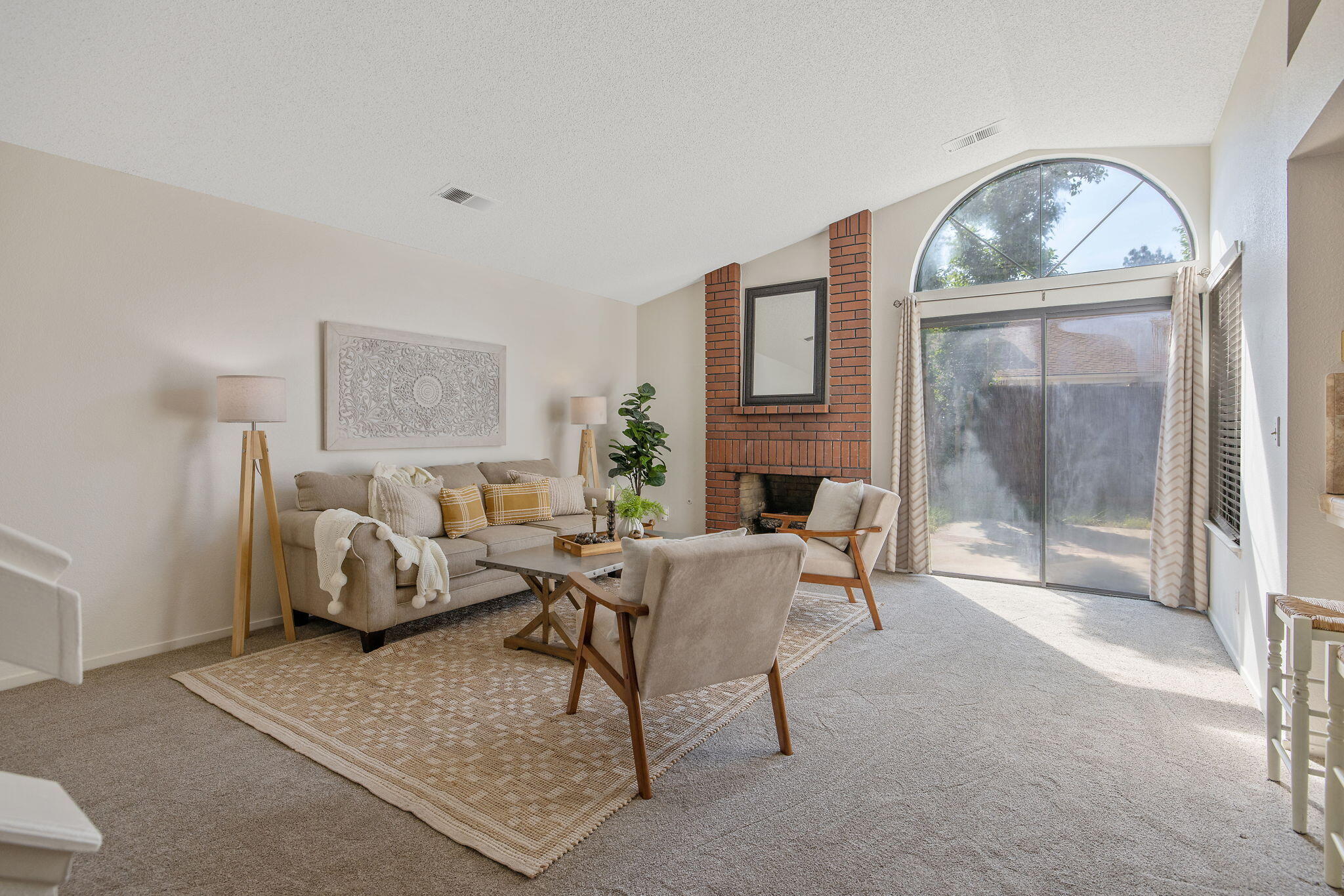 1907 E Vine Ave, Visalia, CA 93292