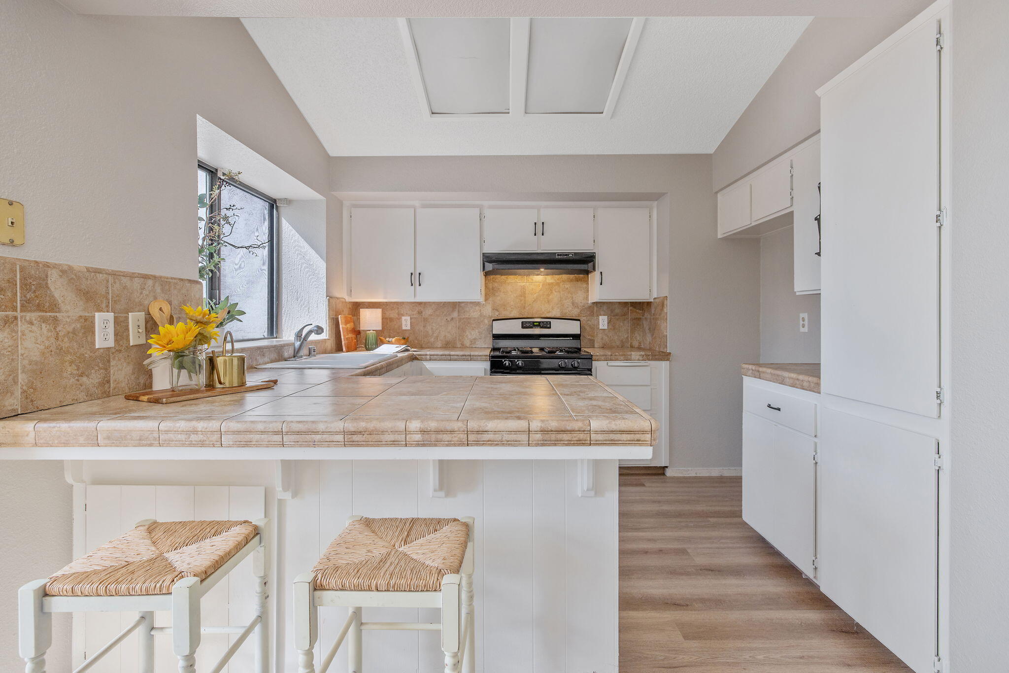 1907 E Vine Ave, Visalia, CA 93292