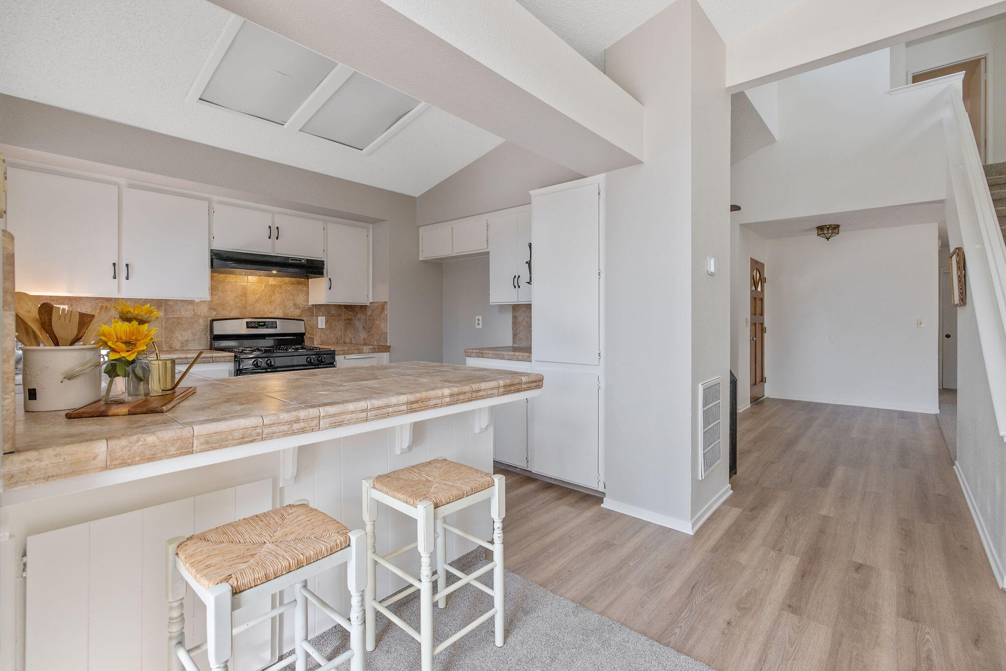 1907 E Vine Ave, Visalia, CA 93292