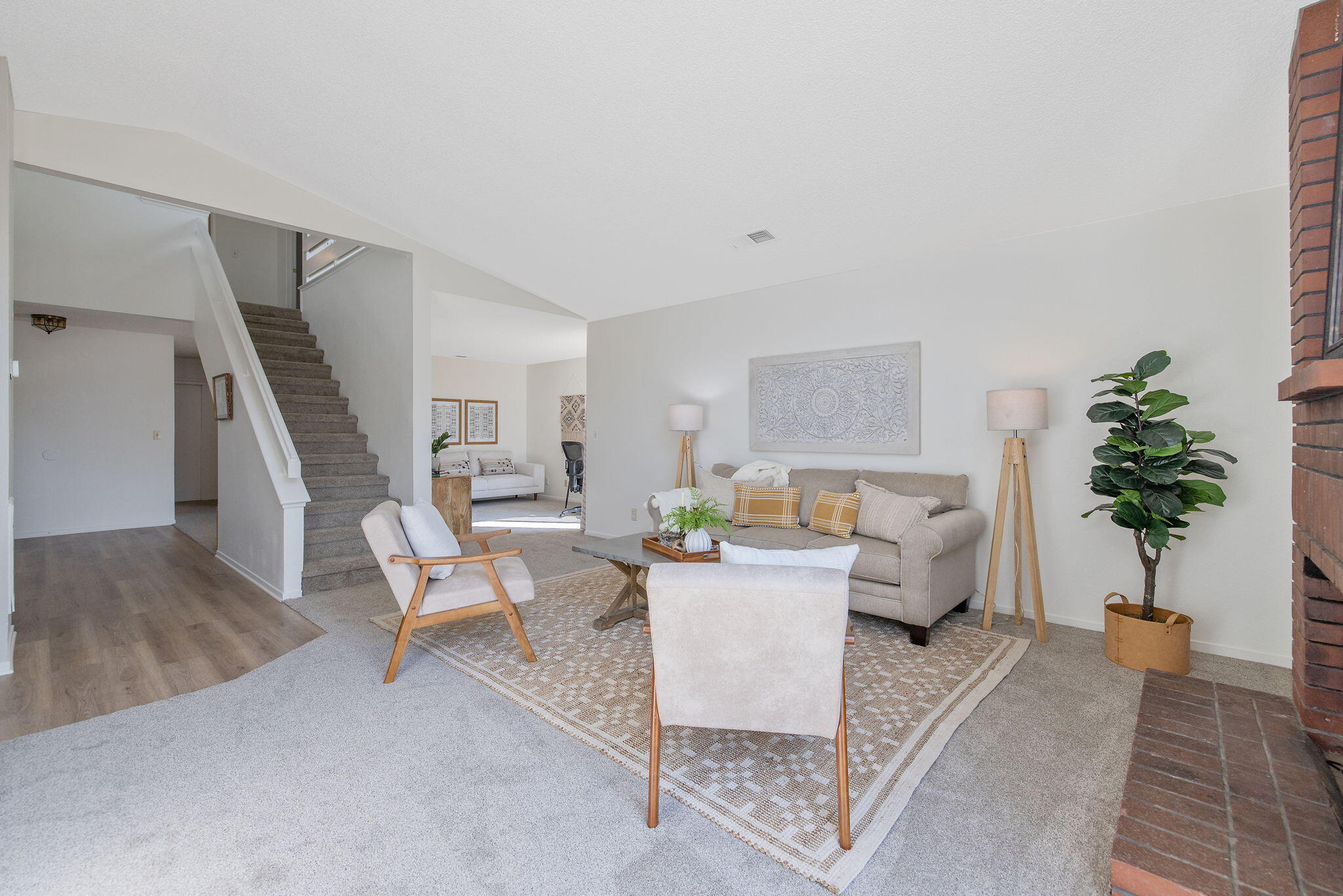 1907 E Vine Ave, Visalia, CA 93292