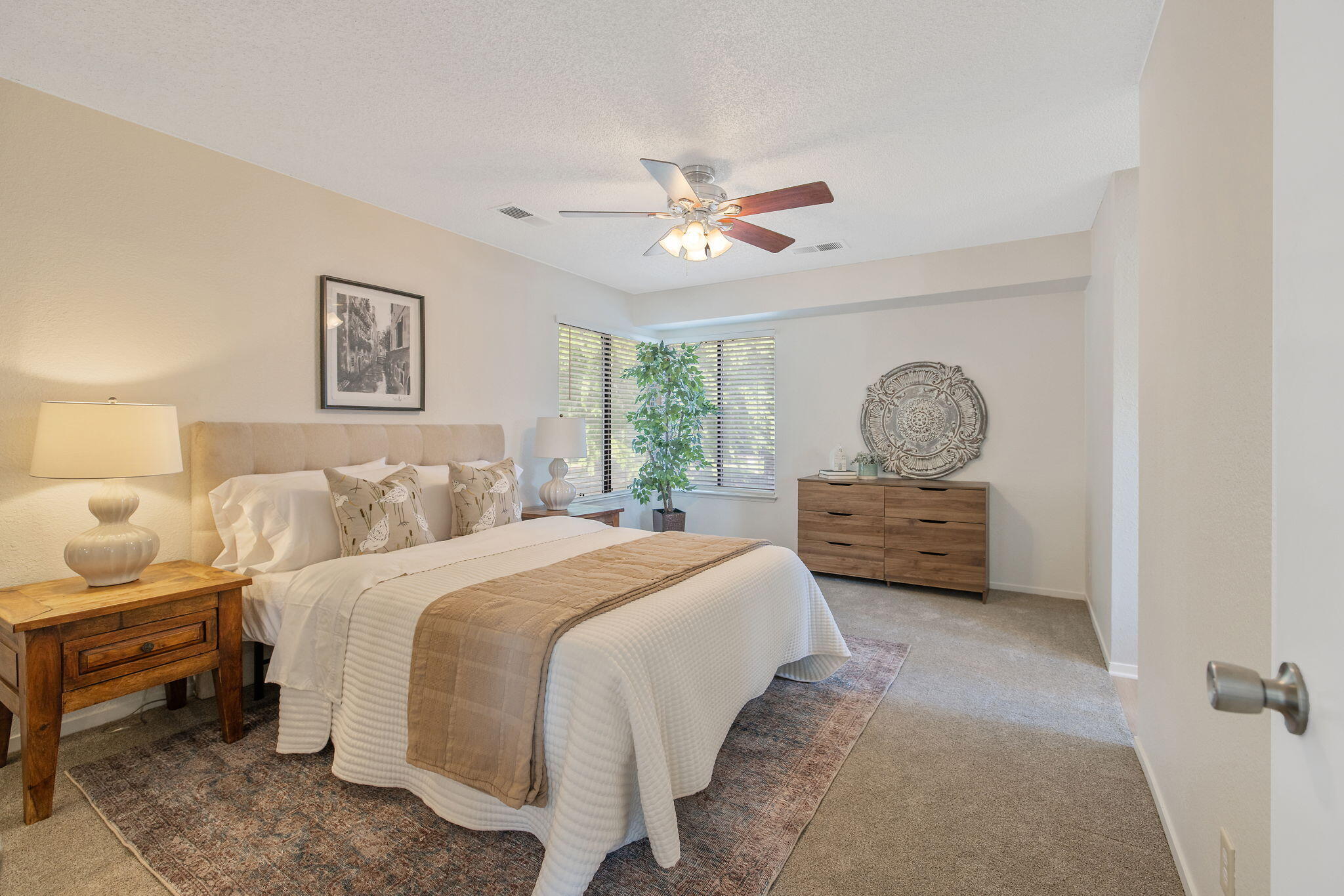 1907 E Vine Ave, Visalia, CA 93292