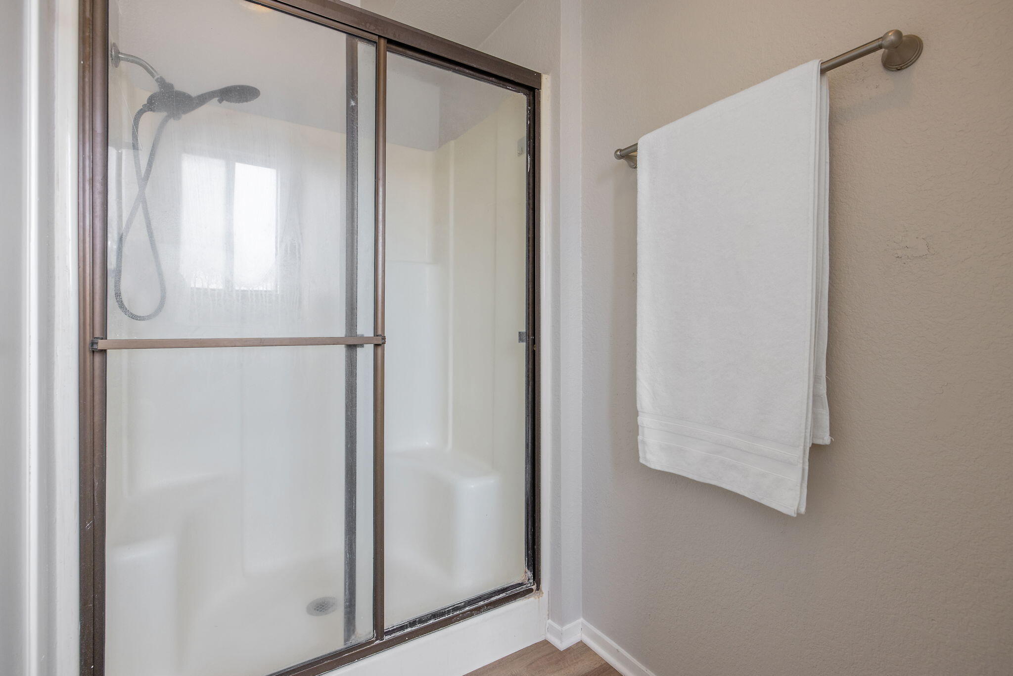 1907 E Vine Ave, Visalia, CA 93292