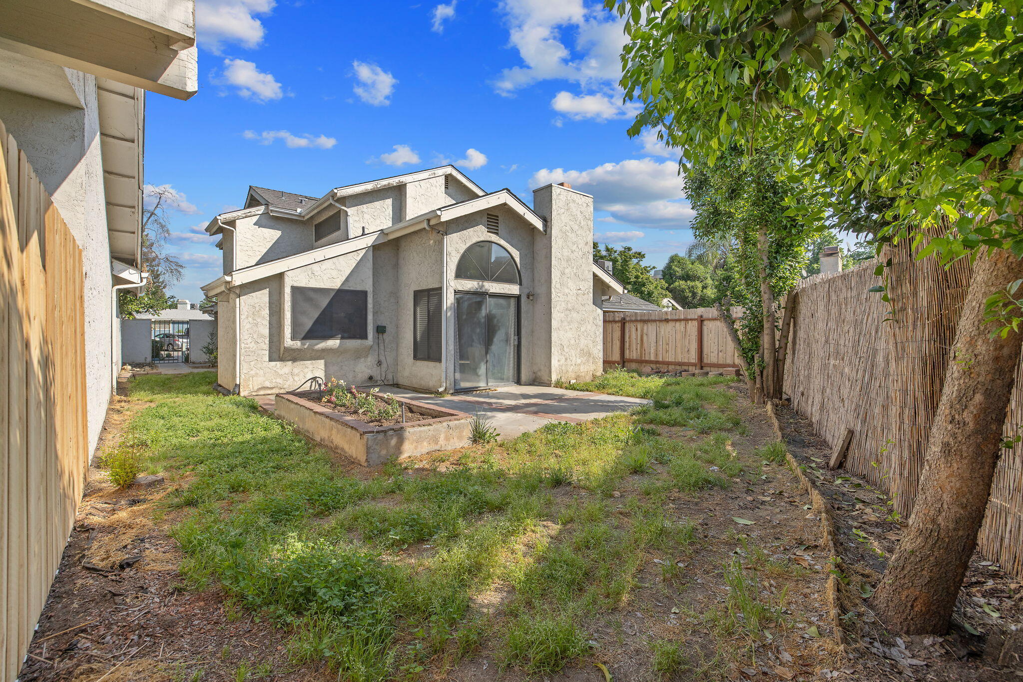 1907 E Vine Ave, Visalia, CA 93292