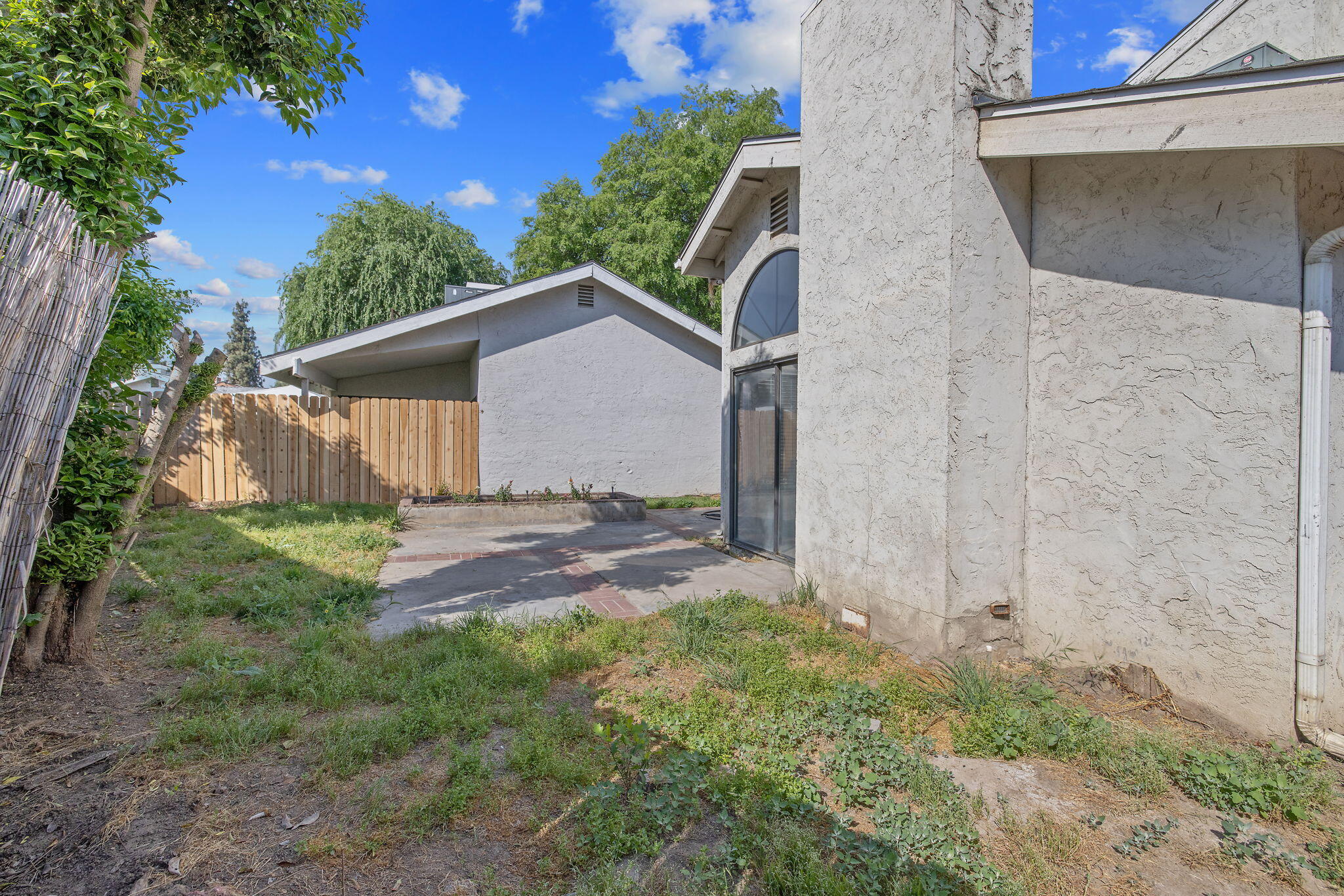 1907 E Vine Ave, Visalia, CA 93292