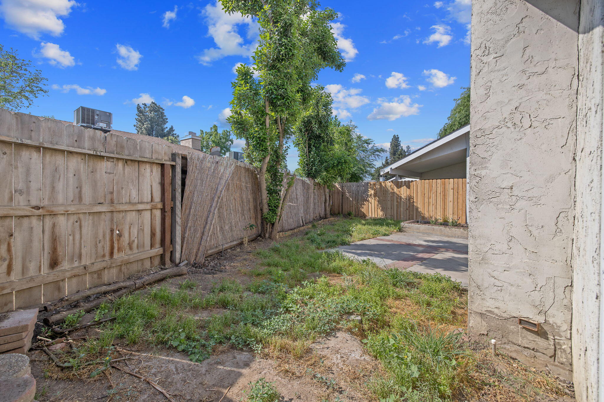 1907 E Vine Ave, Visalia, CA 93292
