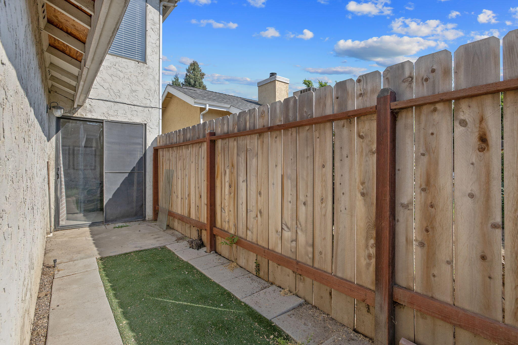 1907 E Vine Ave, Visalia, CA 93292