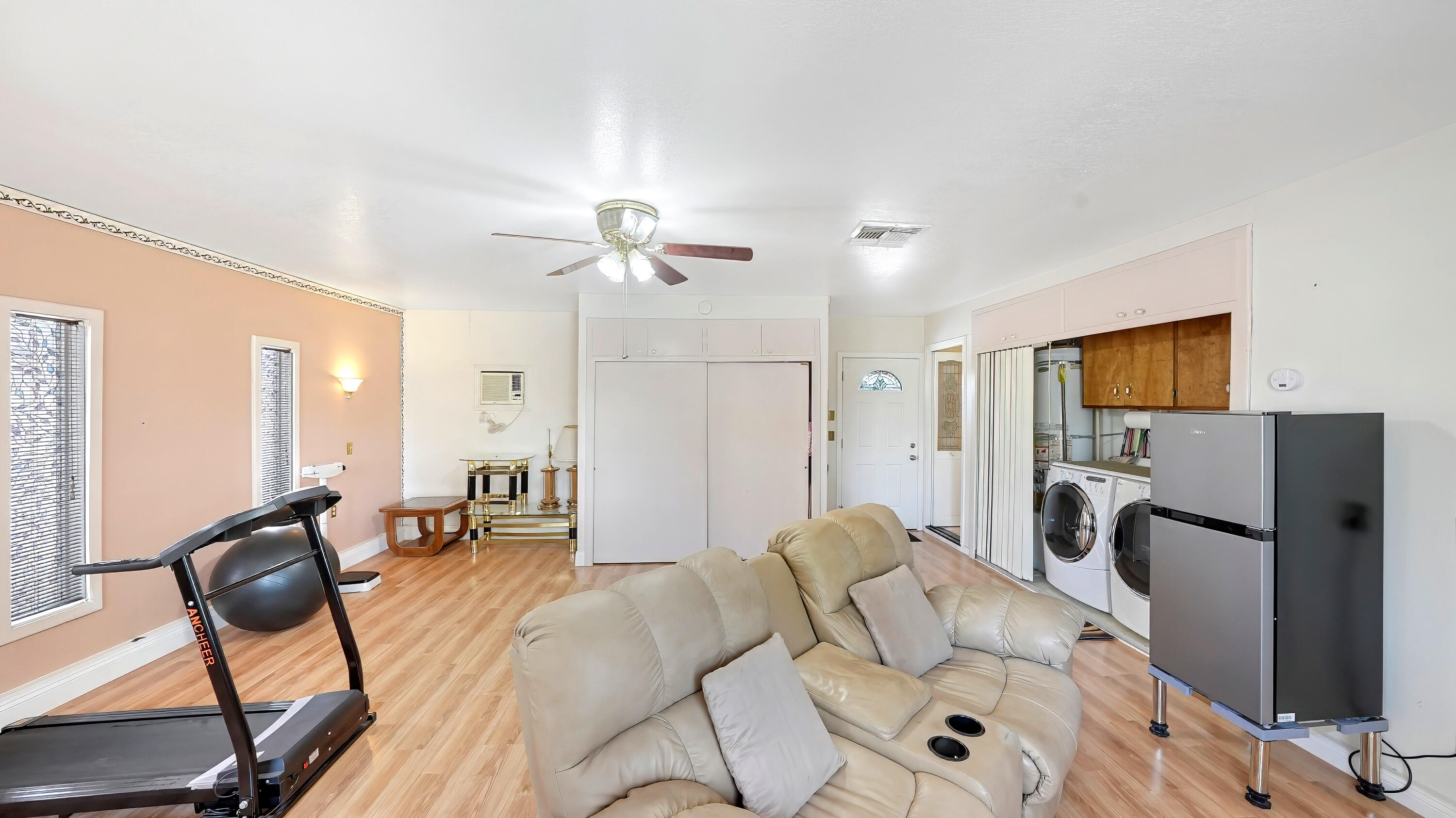 2323 E Hillcrest Ave, Visalia, CA 93292