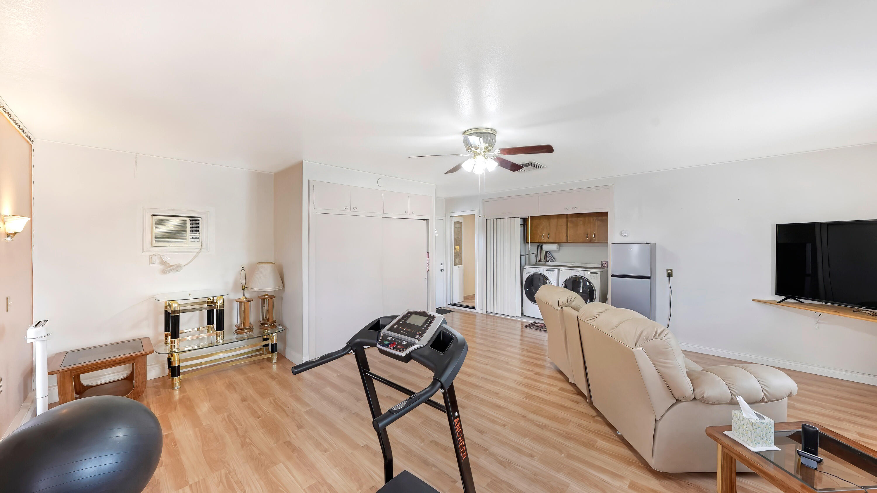 2323 E Hillcrest Ave, Visalia, CA 93292