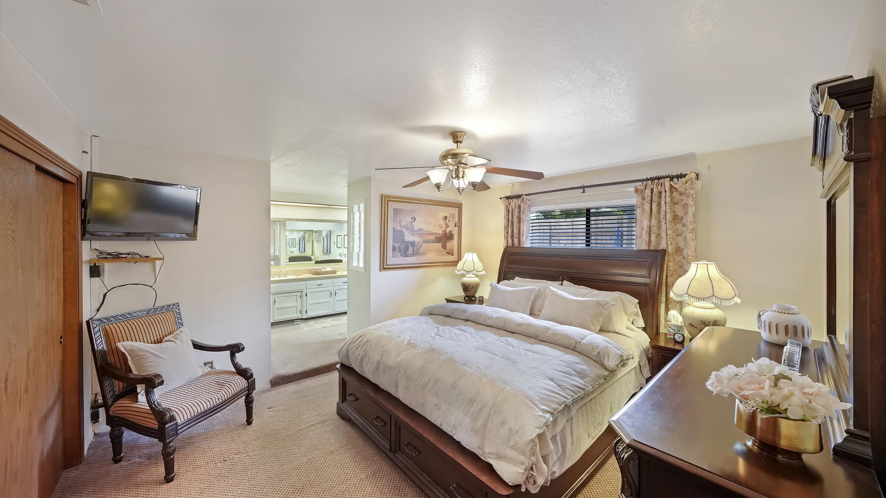 2323 E Hillcrest Ave, Visalia, CA 93292