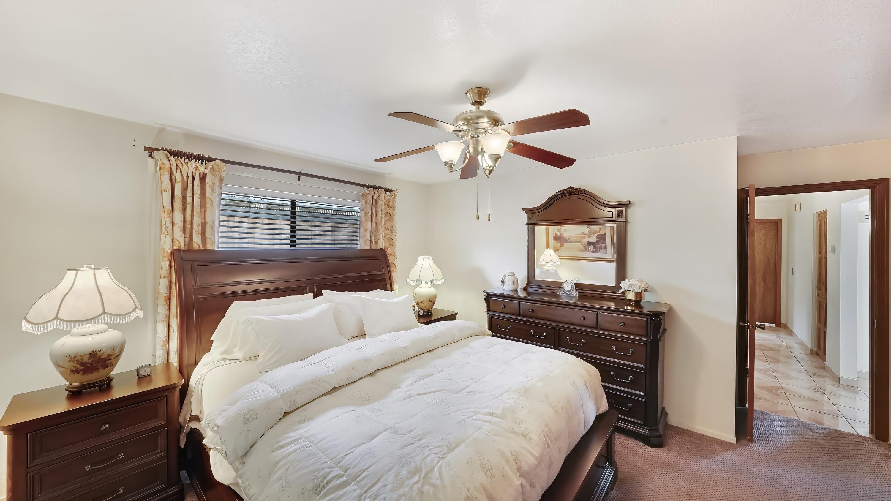 2323 E Hillcrest Ave, Visalia, CA 93292