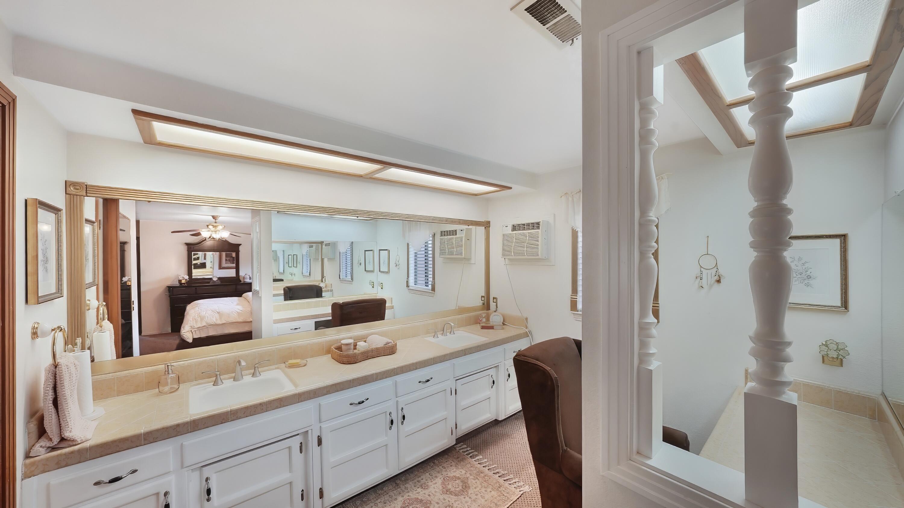 2323 E Hillcrest Ave, Visalia, CA 93292