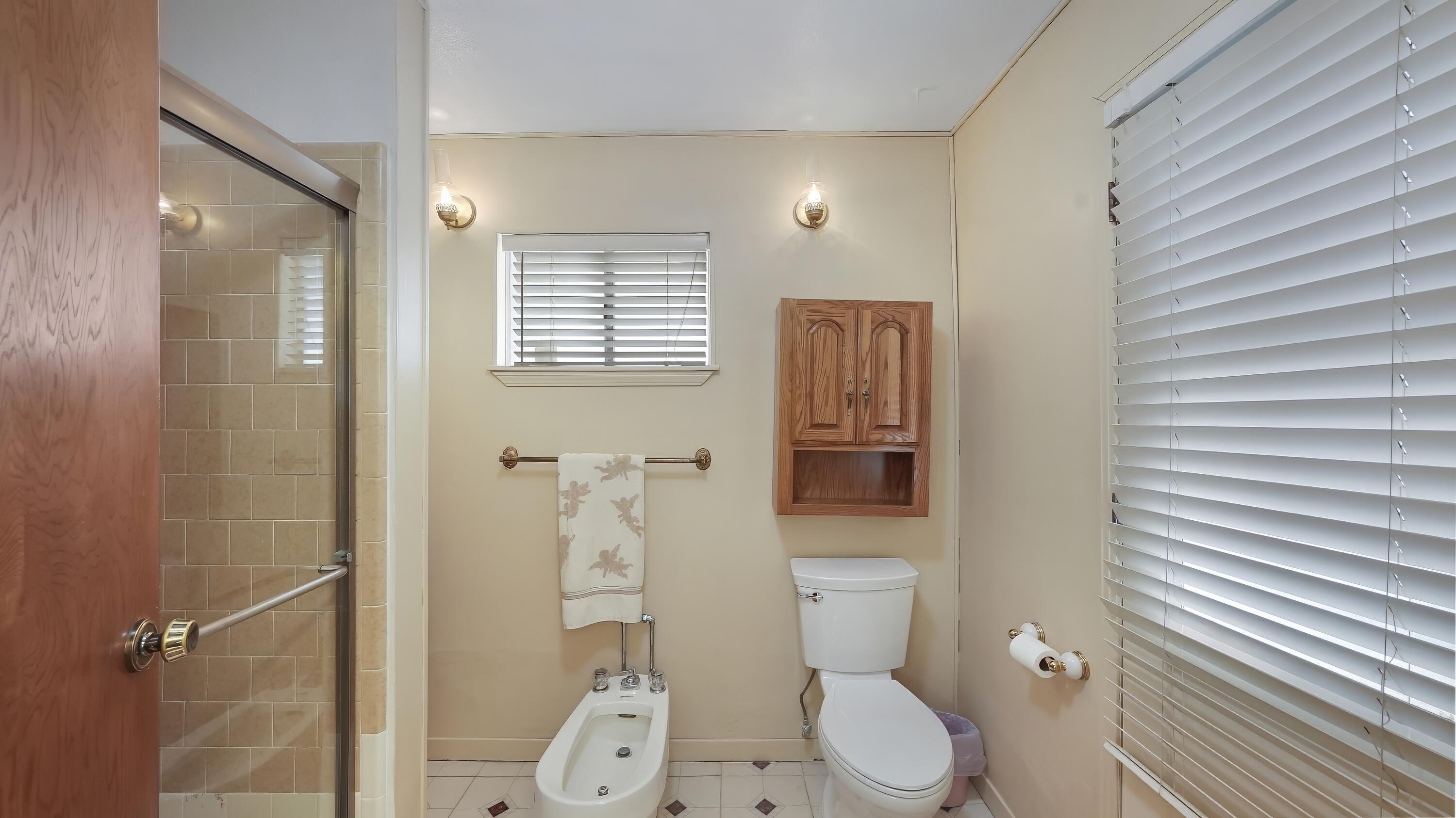 2323 E Hillcrest Ave, Visalia, CA 93292