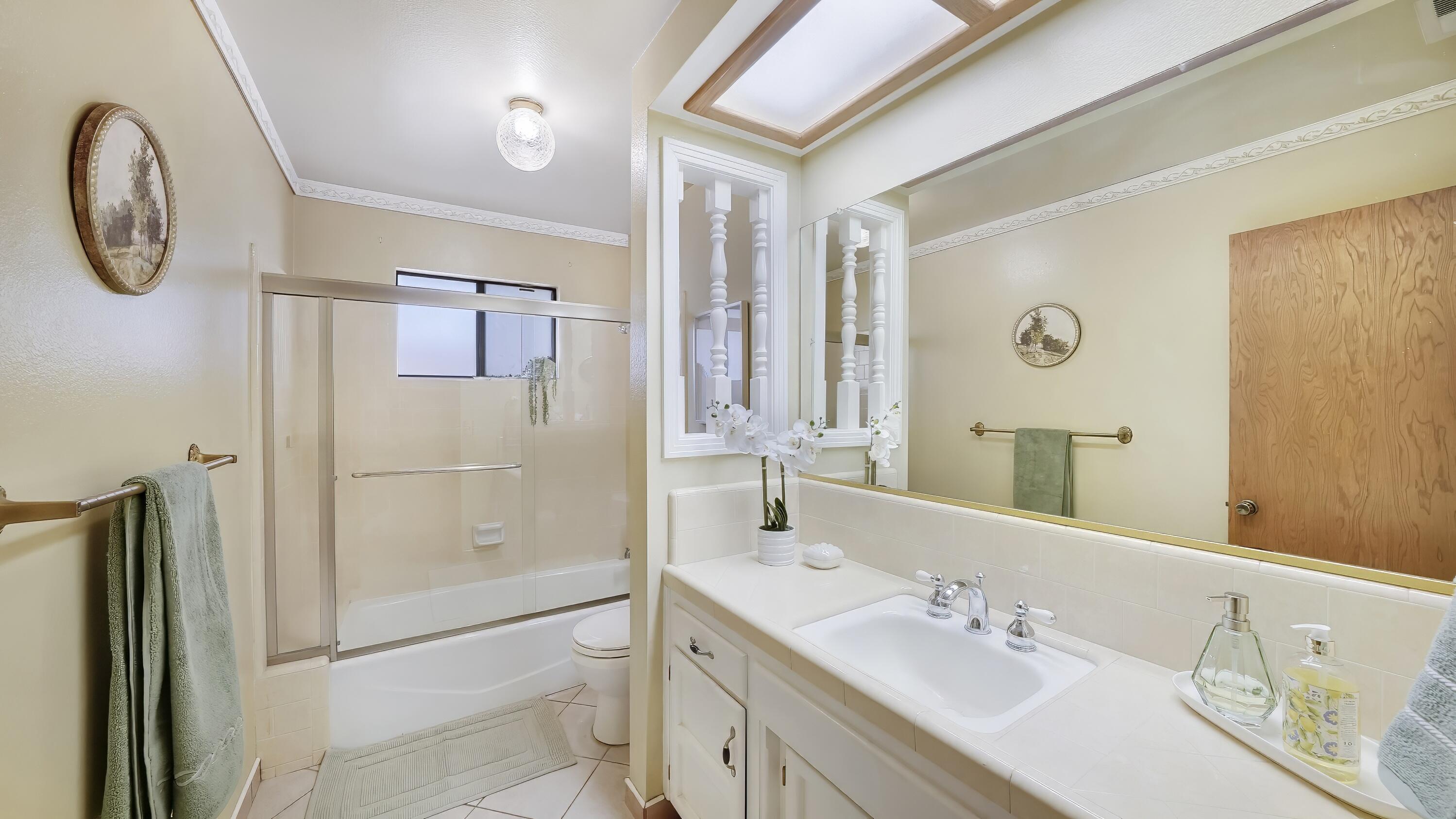 2323 E Hillcrest Ave, Visalia, CA 93292