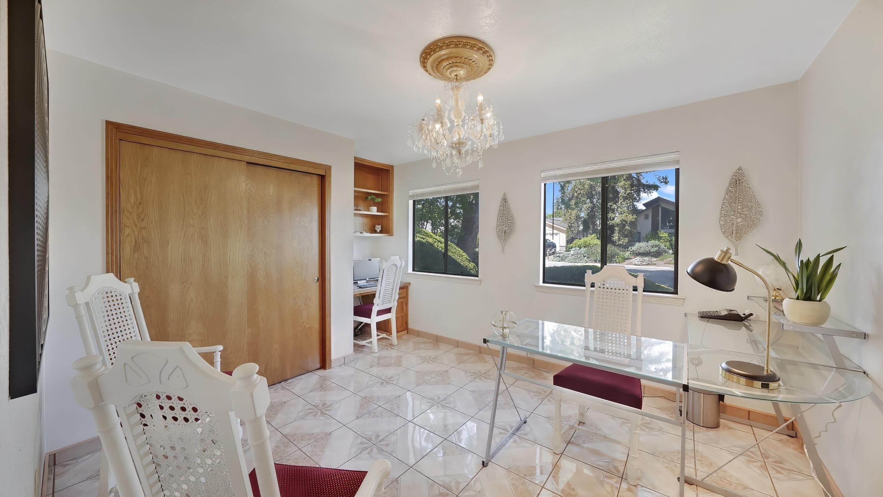 2323 E Hillcrest Ave, Visalia, CA 93292