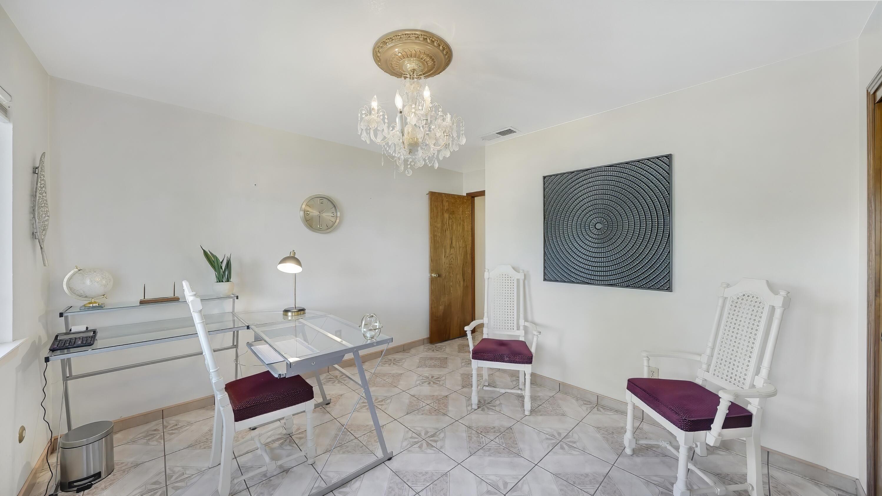 2323 E Hillcrest Ave, Visalia, CA 93292