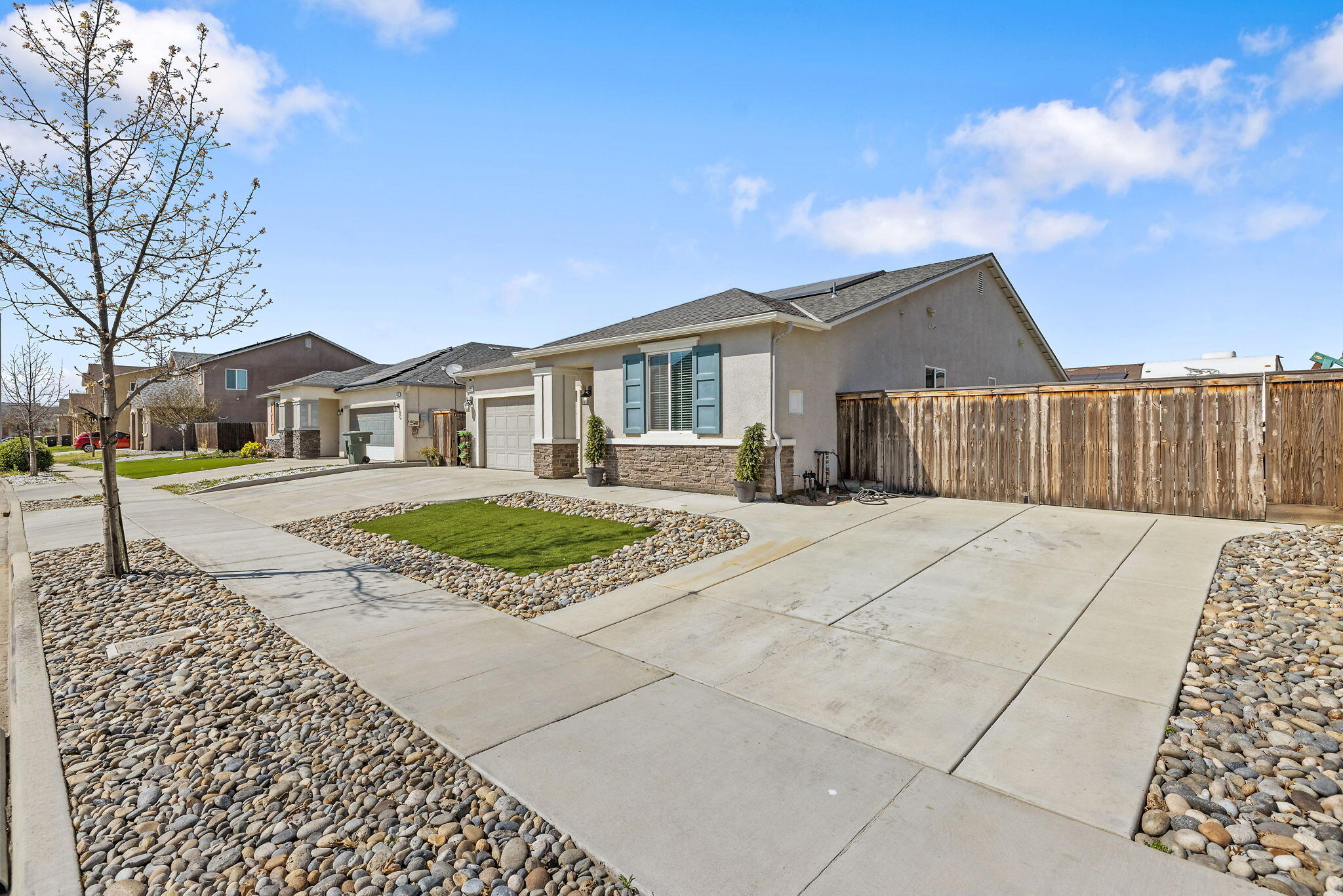 4002 E Cypress Ave, Visalia, CA 93292