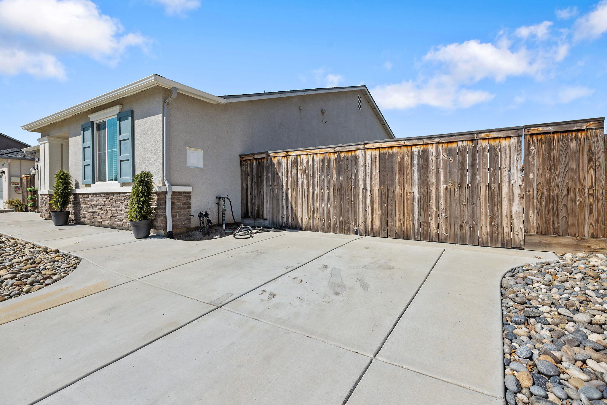4002 E Cypress Ave, Visalia, CA 93292