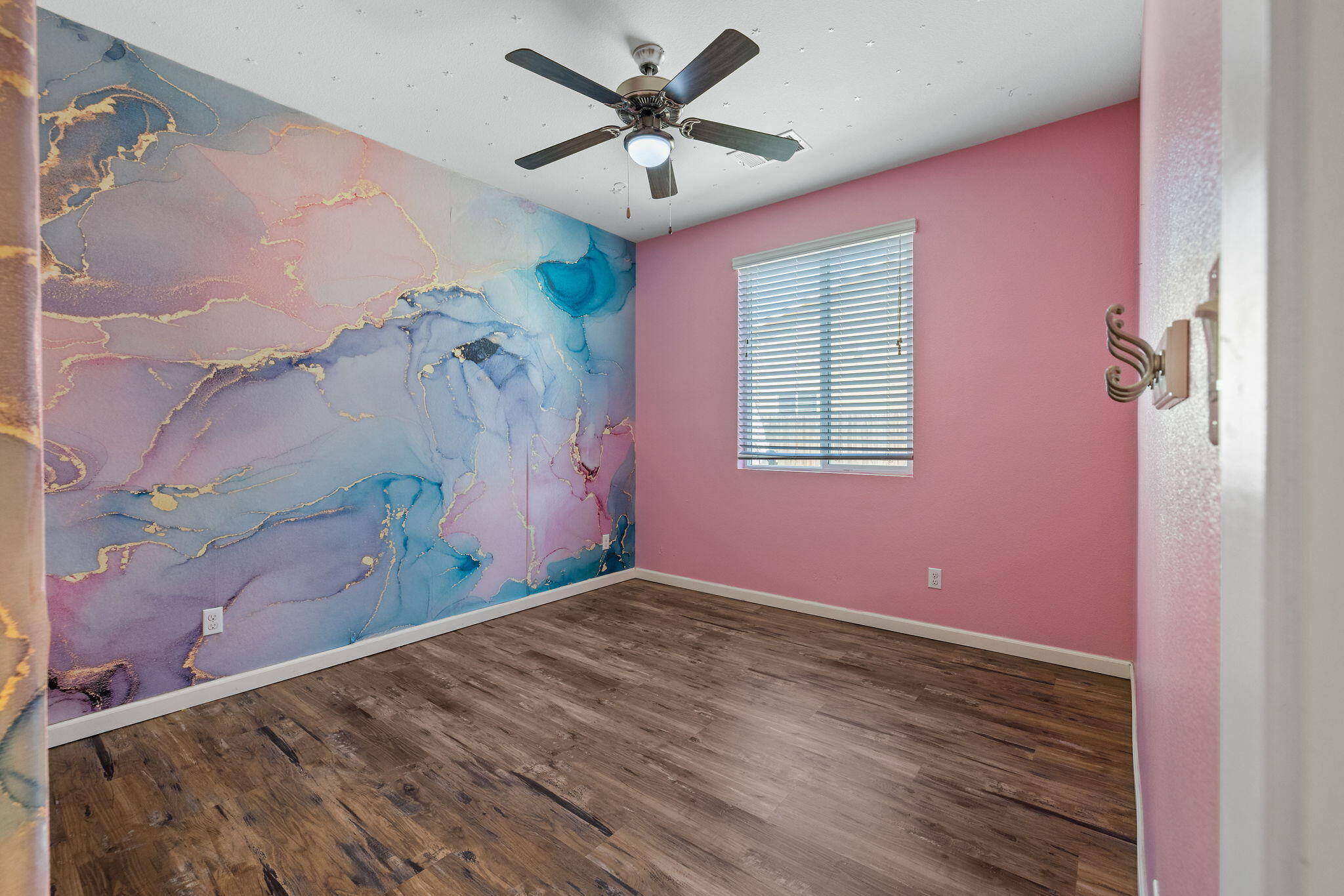 4002 E Cypress Ave, Visalia, CA 93292