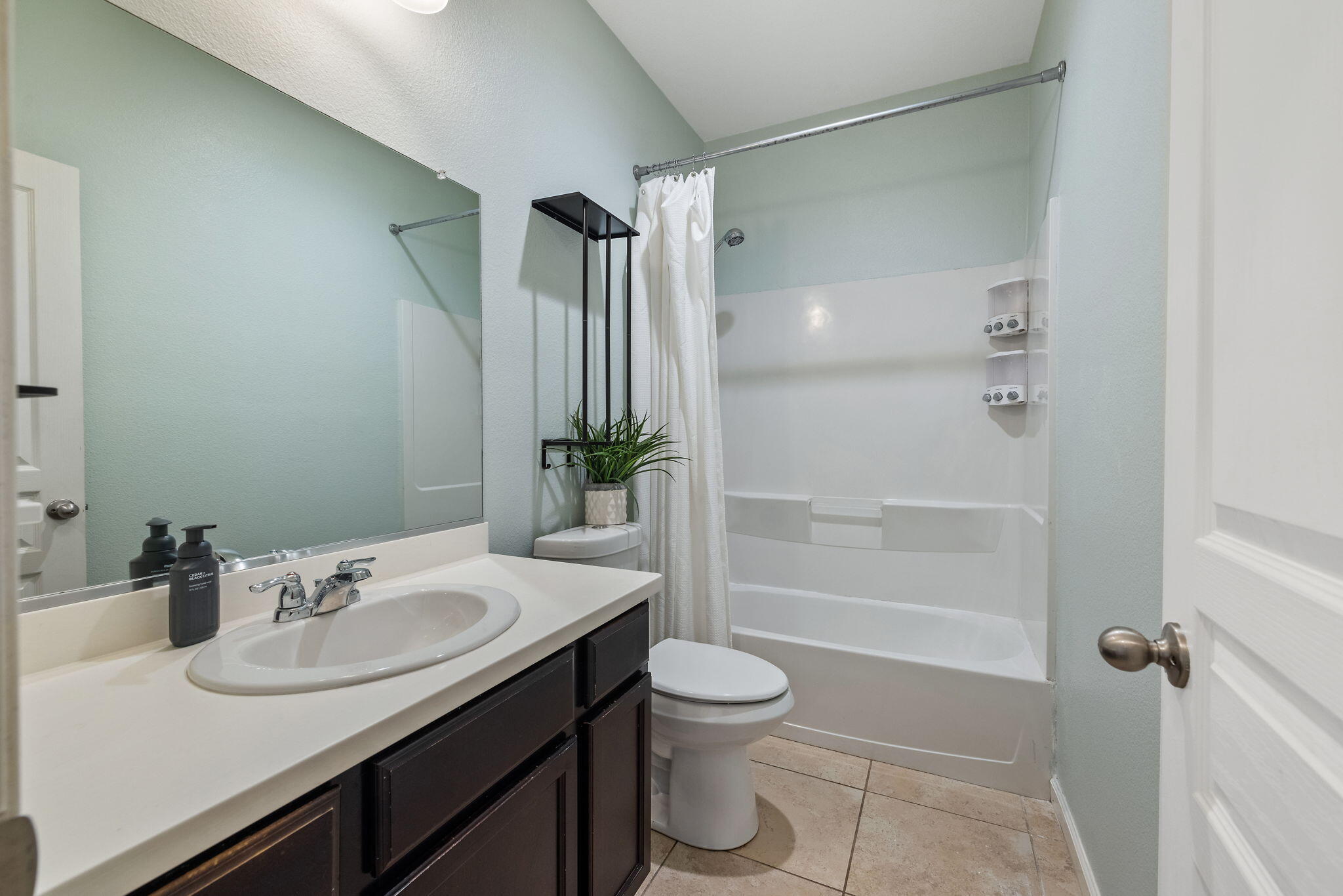 4002 E Cypress Ave, Visalia, CA 93292