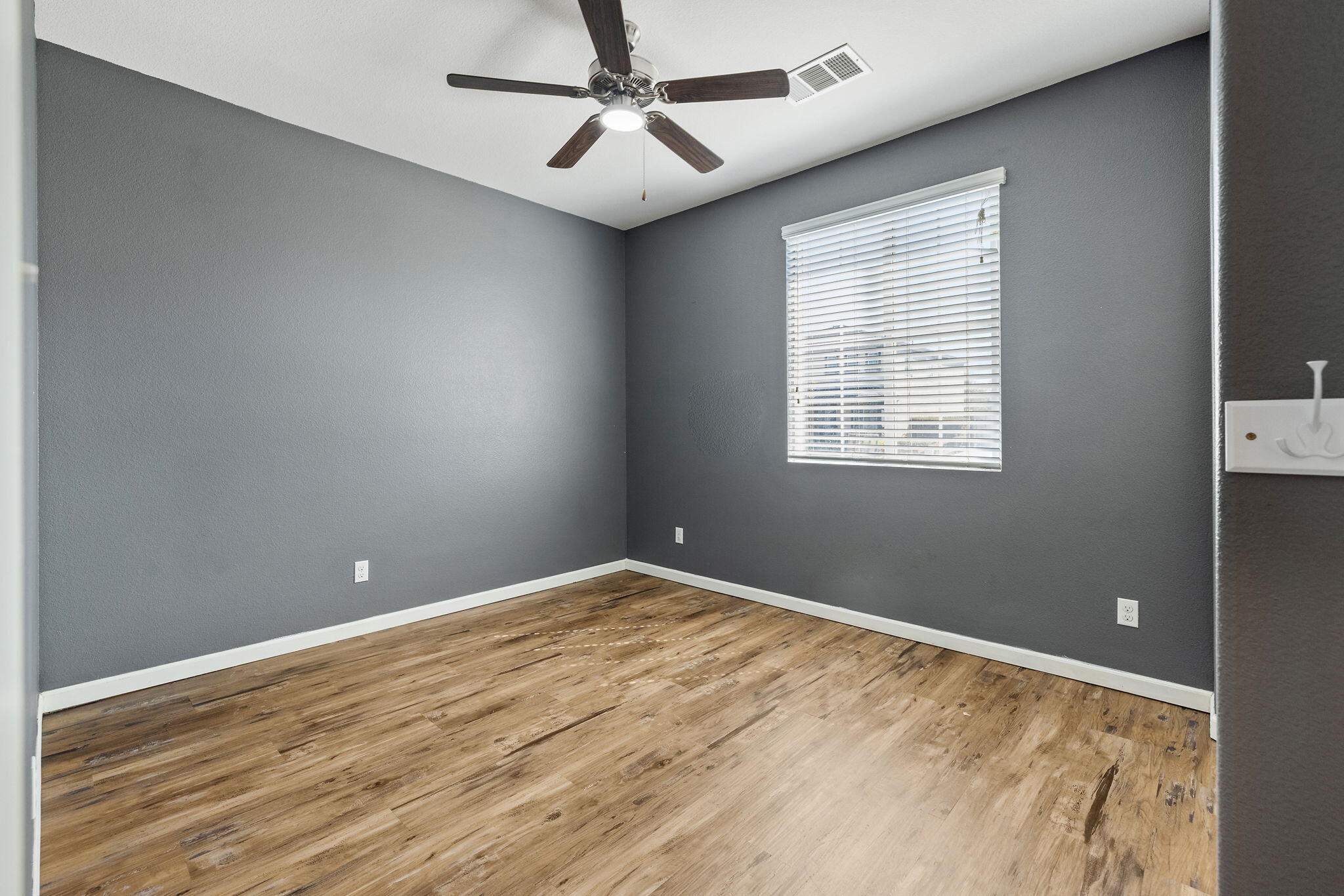 4002 E Cypress Ave, Visalia, CA 93292