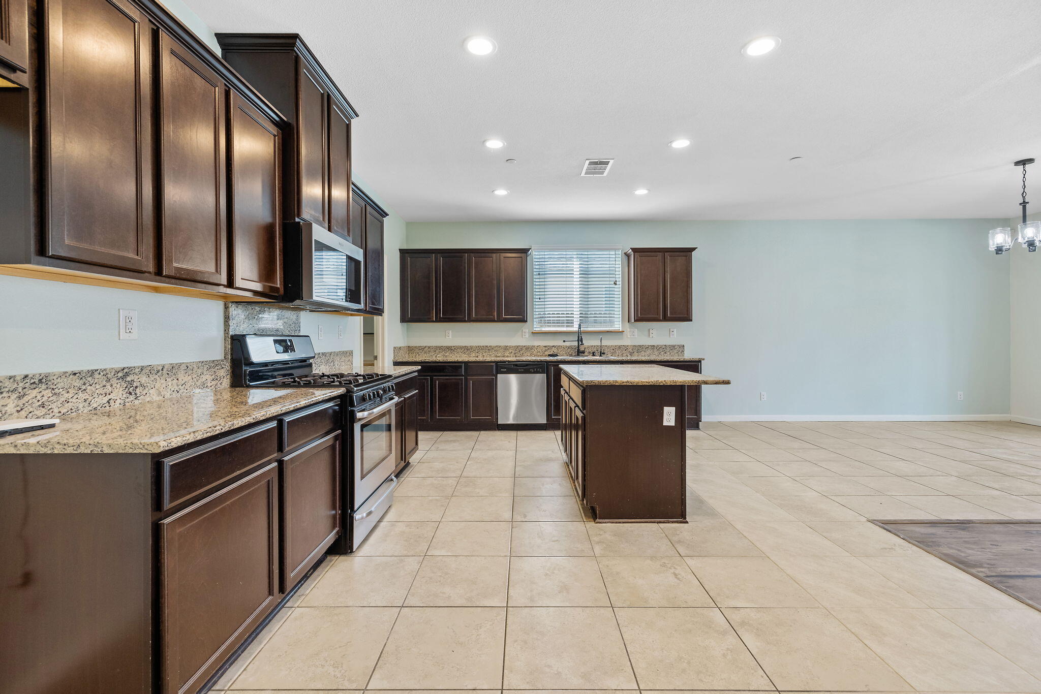 4002 E Cypress Ave, Visalia, CA 93292