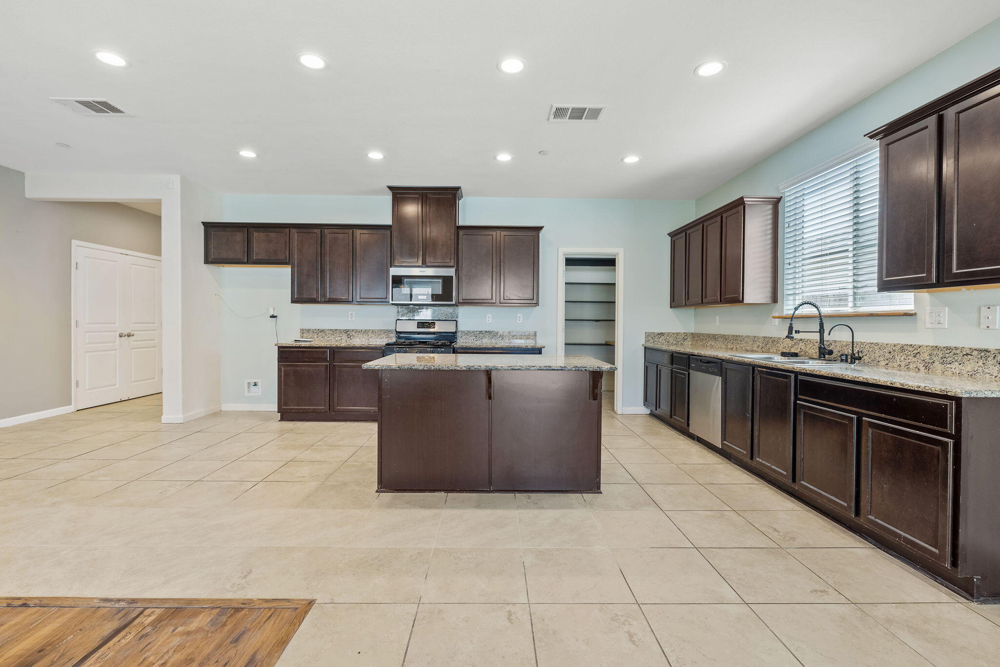 4002 E Cypress Ave, Visalia, CA 93292