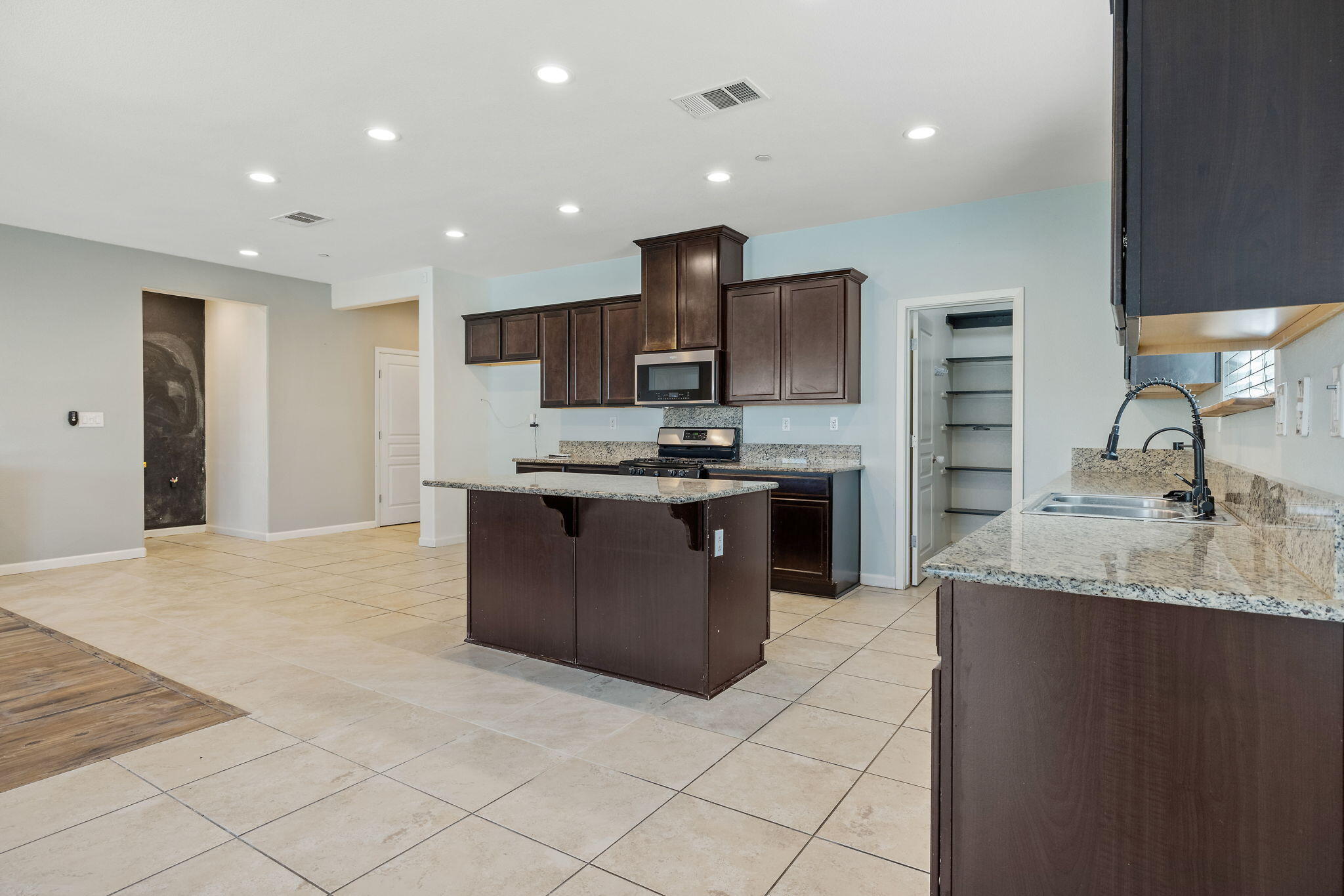 4002 E Cypress Ave, Visalia, CA 93292