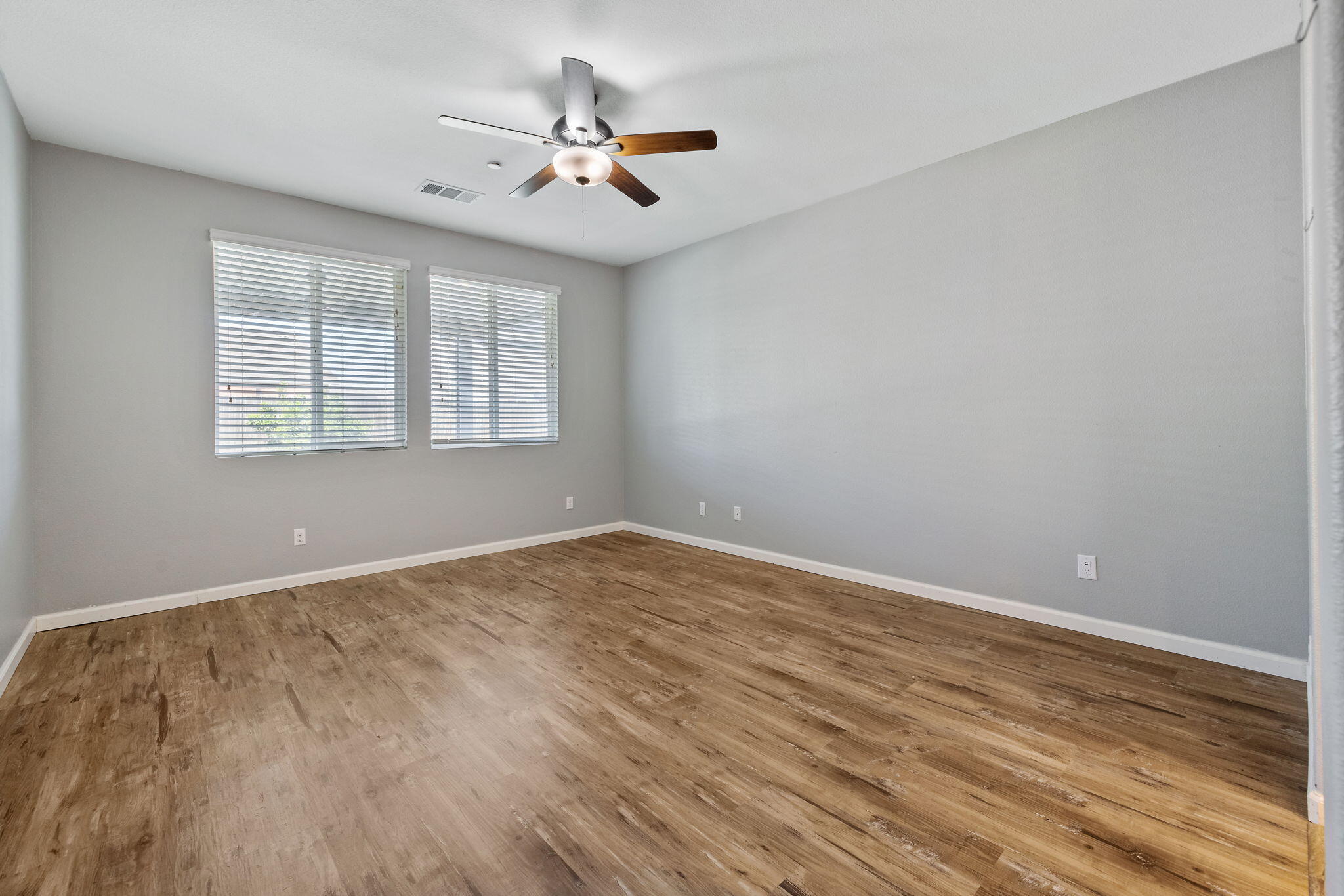 4002 E Cypress Ave, Visalia, CA 93292