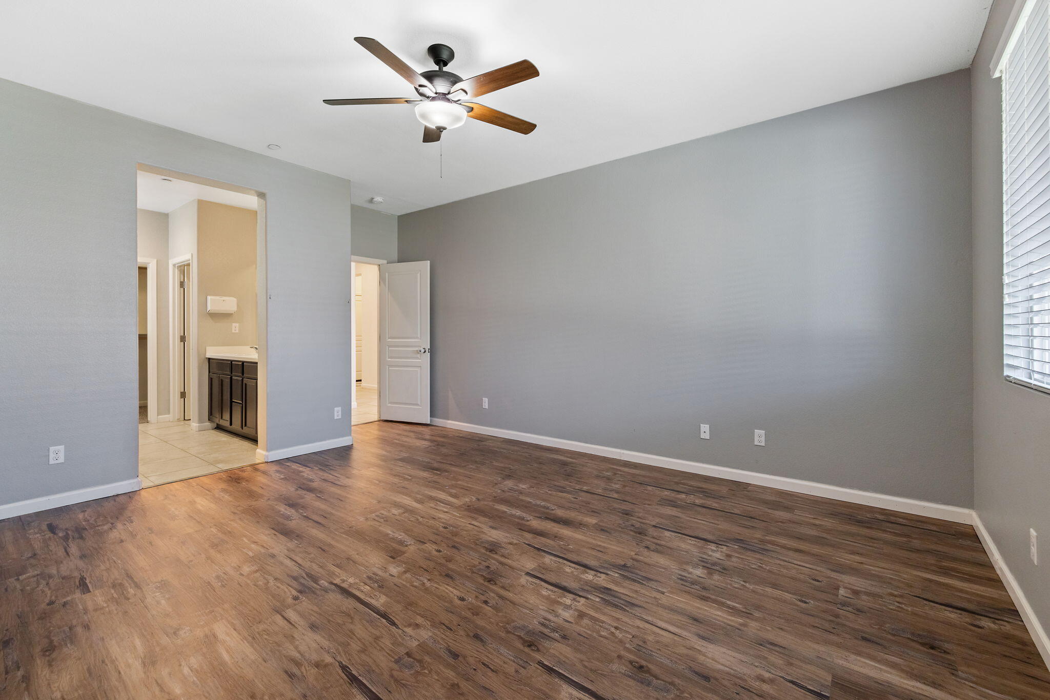 4002 E Cypress Ave, Visalia, CA 93292